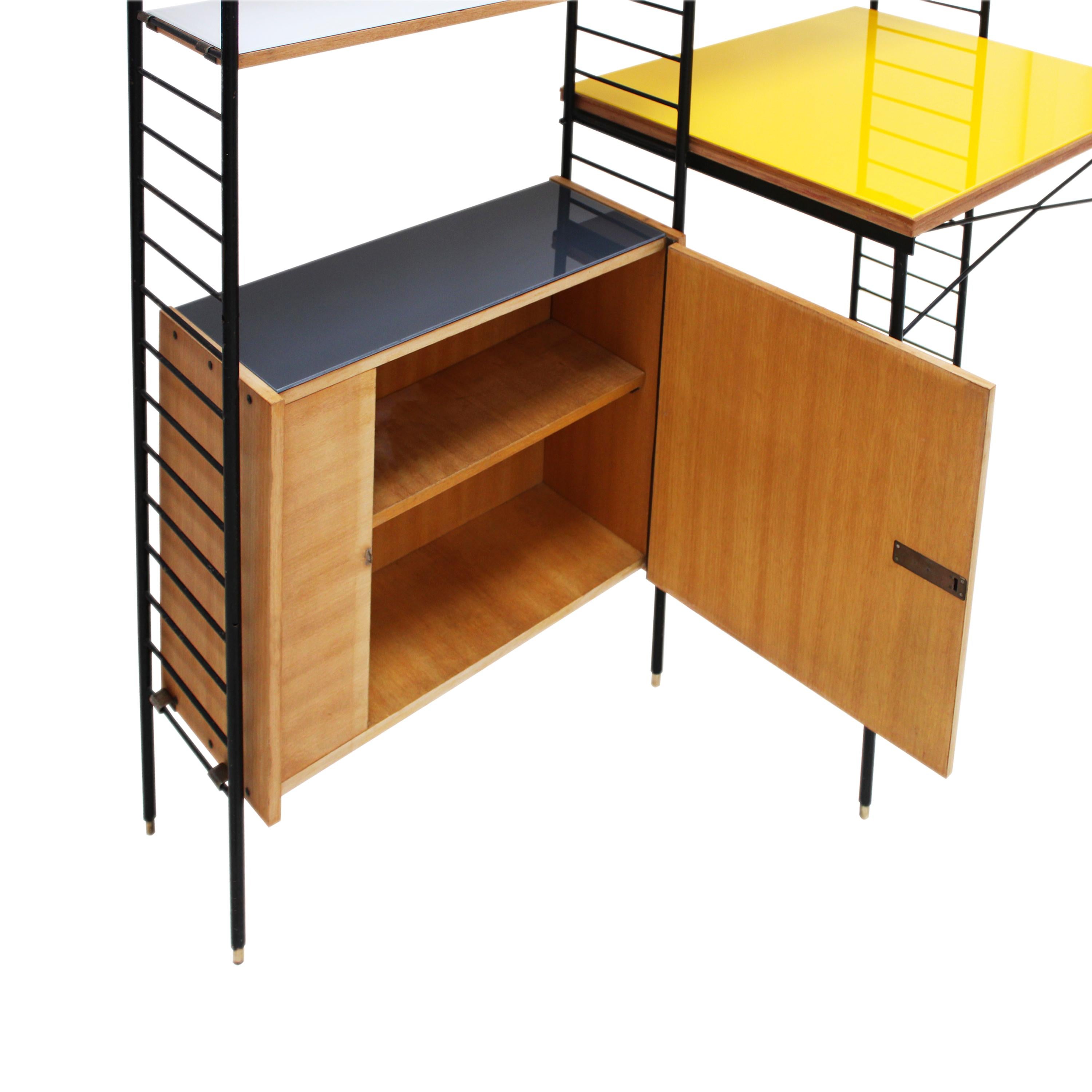 Mid-Century Modern Modular Shelf Unit with integrated desk, Italy, 1950 In Good Condition In Madrid, ES