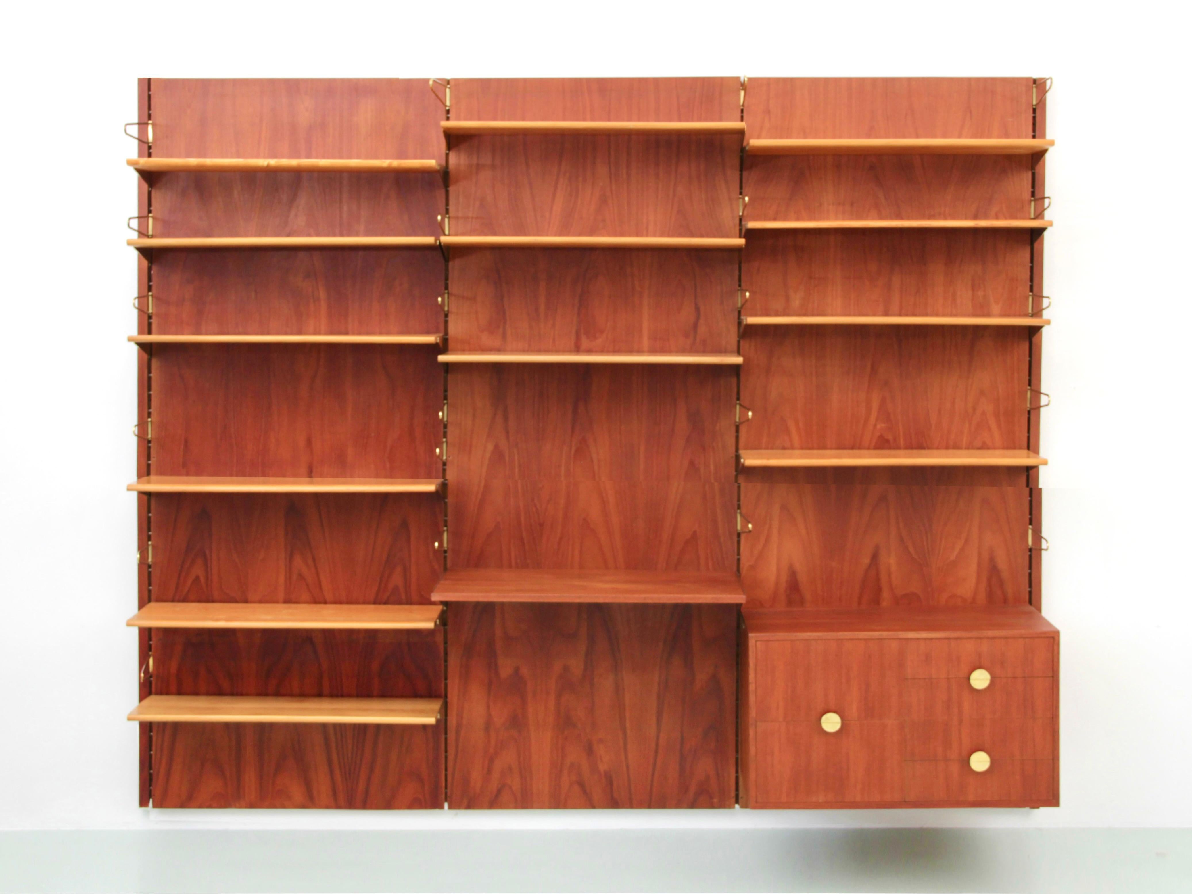 Mid-Century Modern Modular shelving system BO71 in teak by Finn Juhl For Sale 11