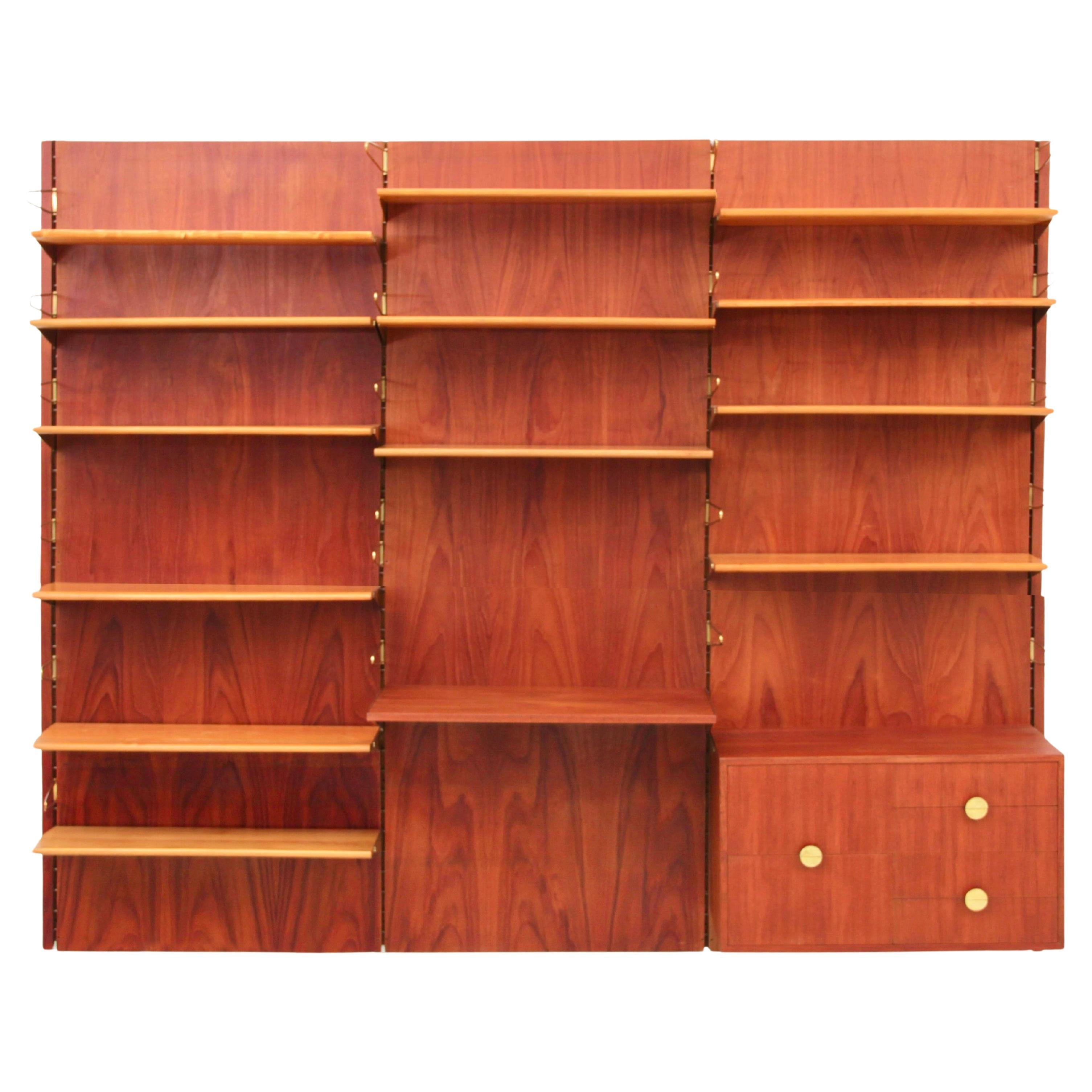 Mid-Century Modern Modular shelving system BO71 in teak by Finn Juhl For Sale