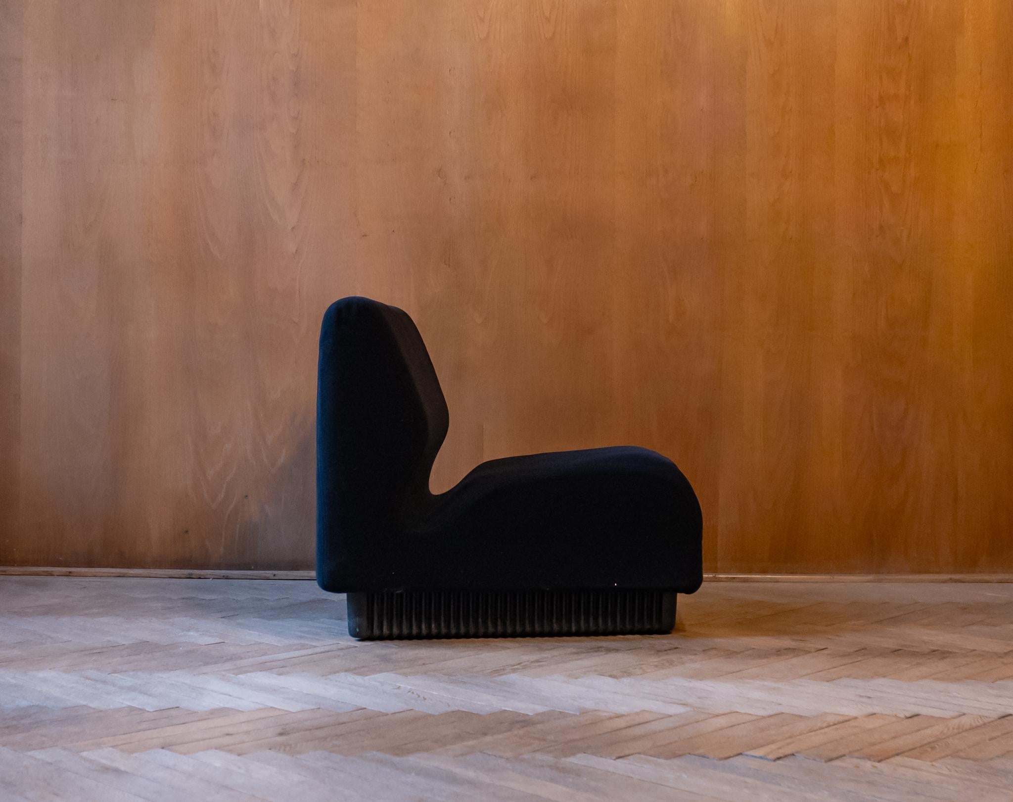 Modulares Sofa aus der Jahrhundertmitte von Don Chadwick von Herman Miller, USA 1970er Jahre.

Berühmtes modulares Sofa, entworfen von Don Chadwick im Jahr 1974  und von Herman Miller hergestellt. Dieses Sofa besteht aus 3 Sitzen, von denen einer
