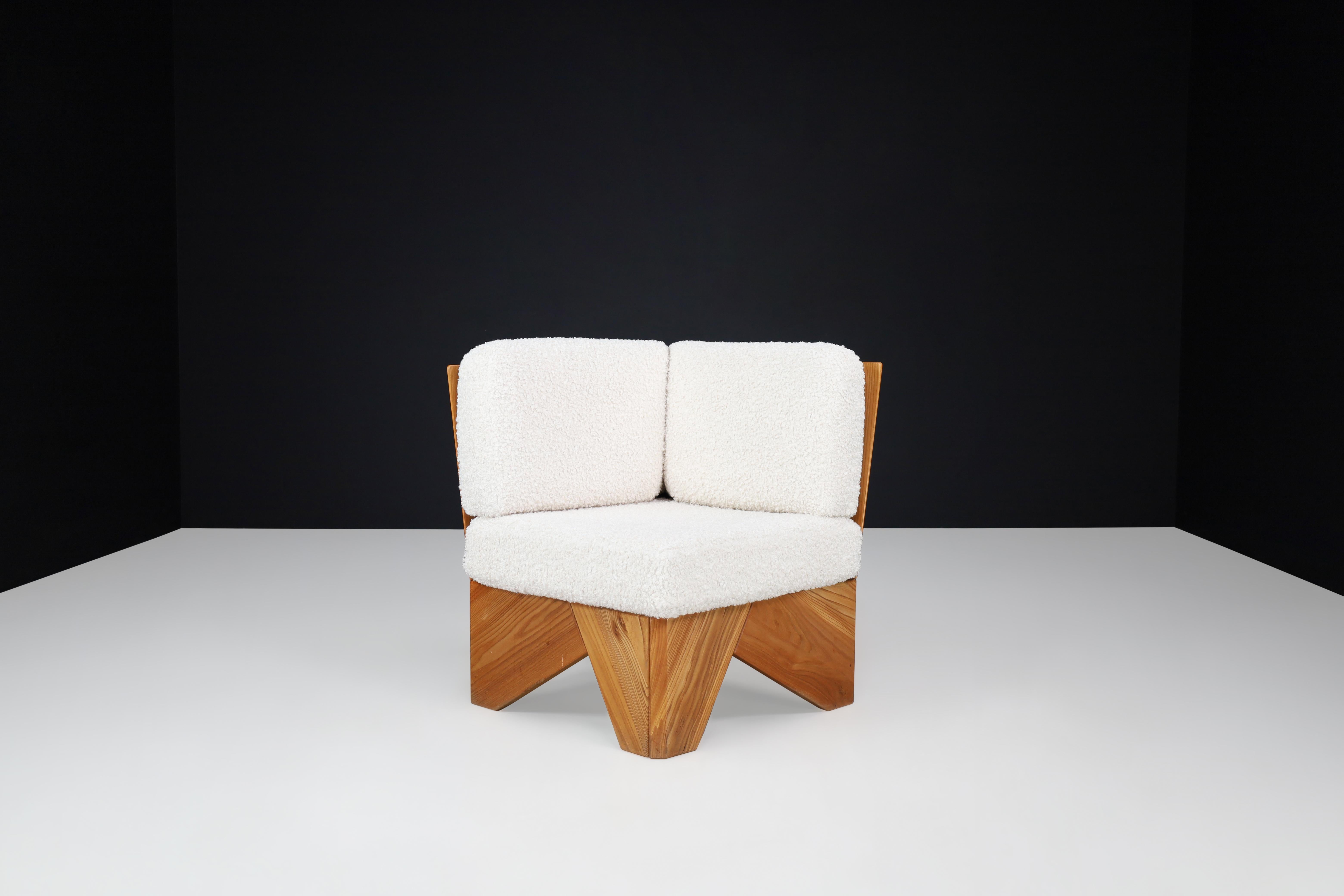 Mid-Century Modern Modular Sofa in Elmwood and Bouclé, France, 1970s For Sale 5