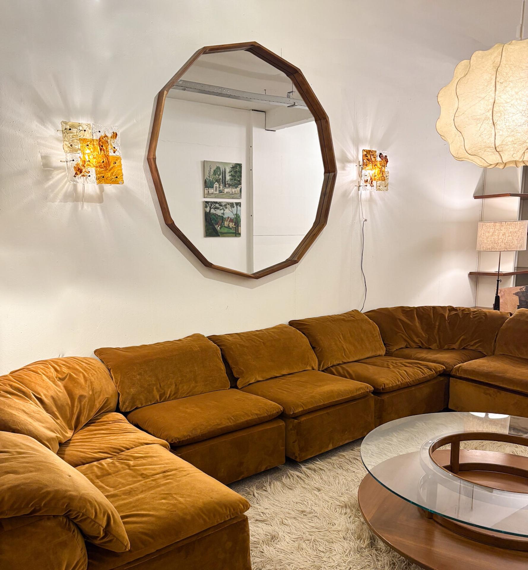 Mid-Century Modern Modular Sofa, Italy 1960s - New Upholstery

DIMENSIONS : 


5 x  : 70x88x67 cm 

2 x : 88x88x67 cm 