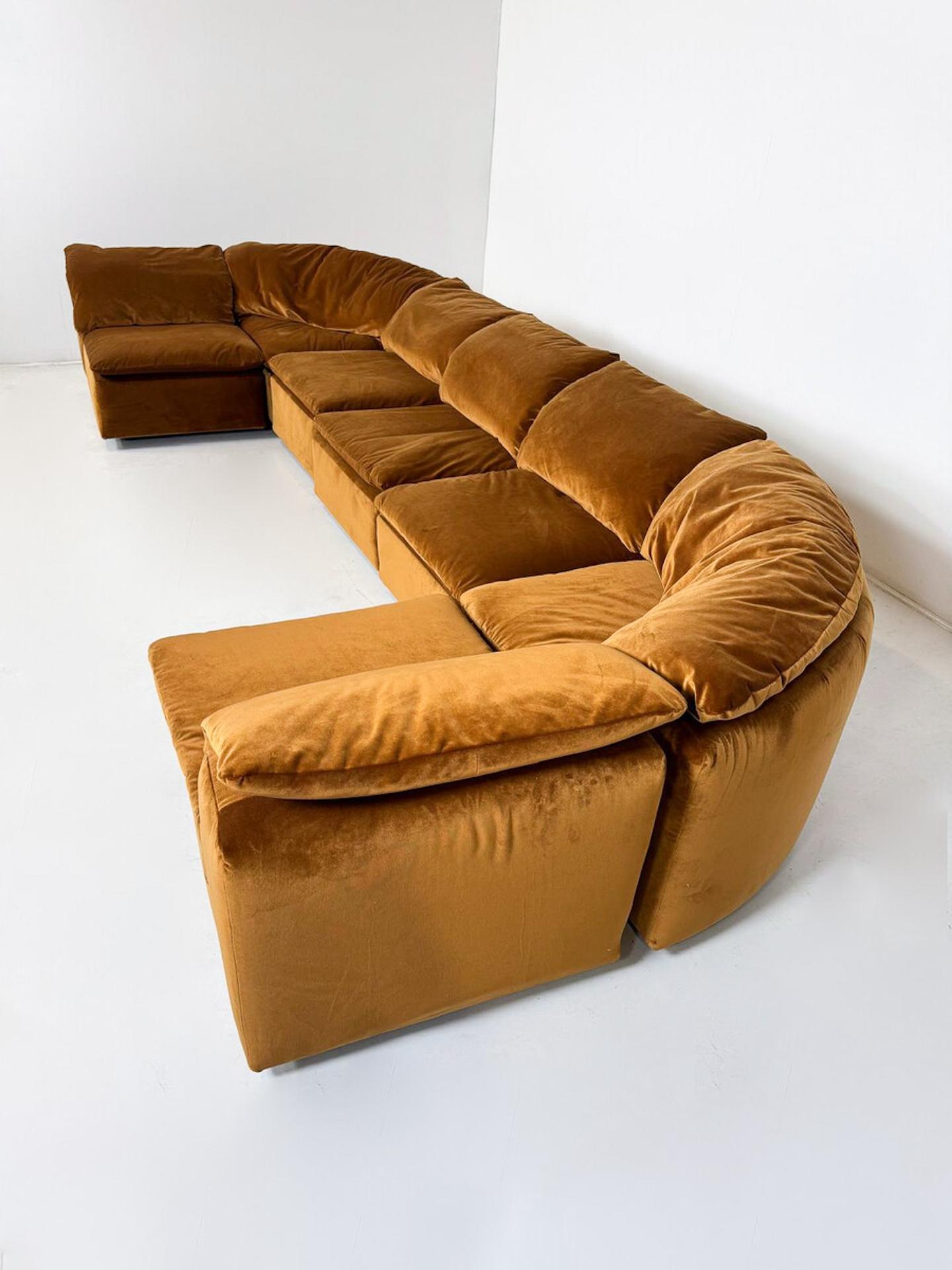 Mid-Century Modern Modular Sofa, Italy 1960s - New Upholstery In Good Condition For Sale In Brussels, BE