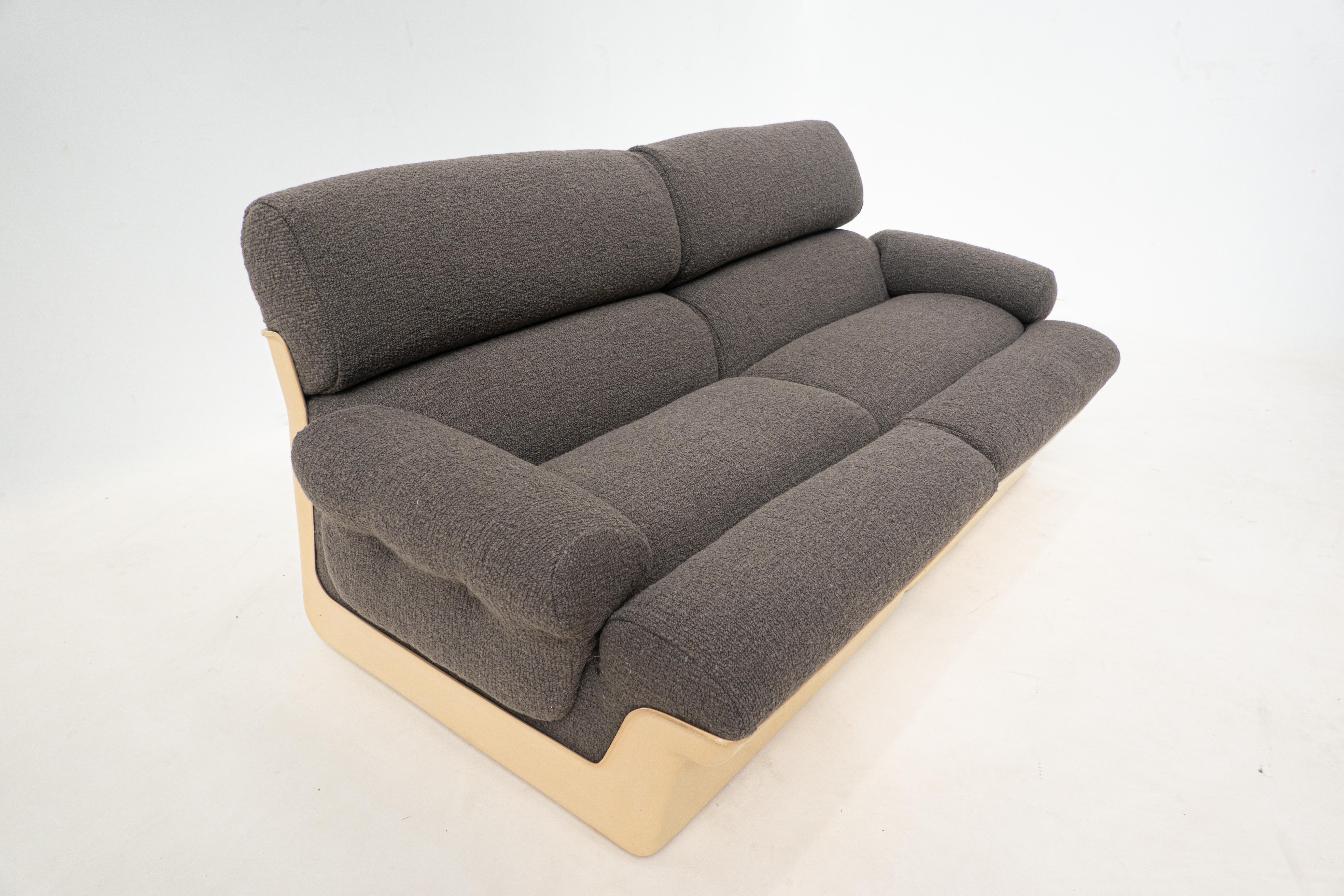 Mid-Century Modern Modular Two-Seater Sofa, Plastic and Fabric, Italy, 1970s In Good Condition For Sale In Brussels, BE