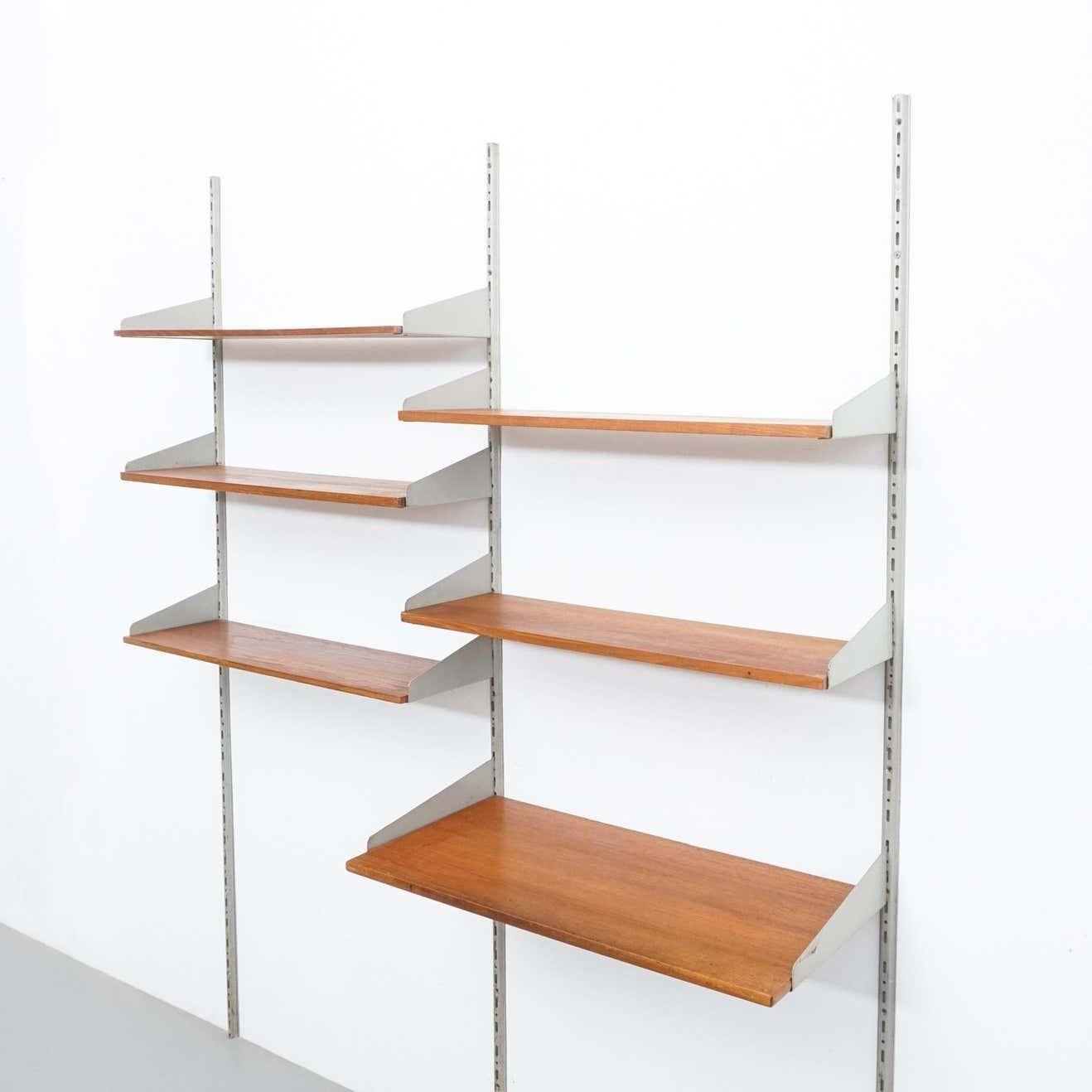 Estante modular de madera y metal moderno de mediados de siglo, hacia 1960 en venta 3