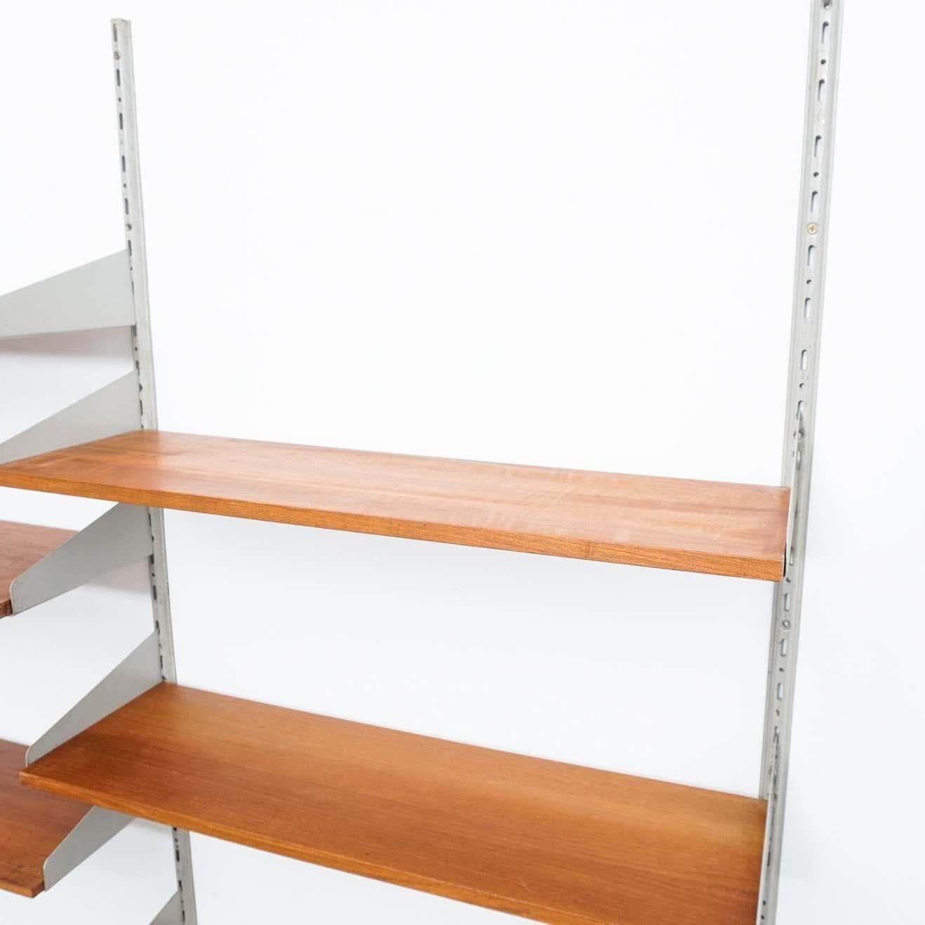 Estante modular de madera y metal moderno de mediados de siglo, hacia 1960 en venta 6