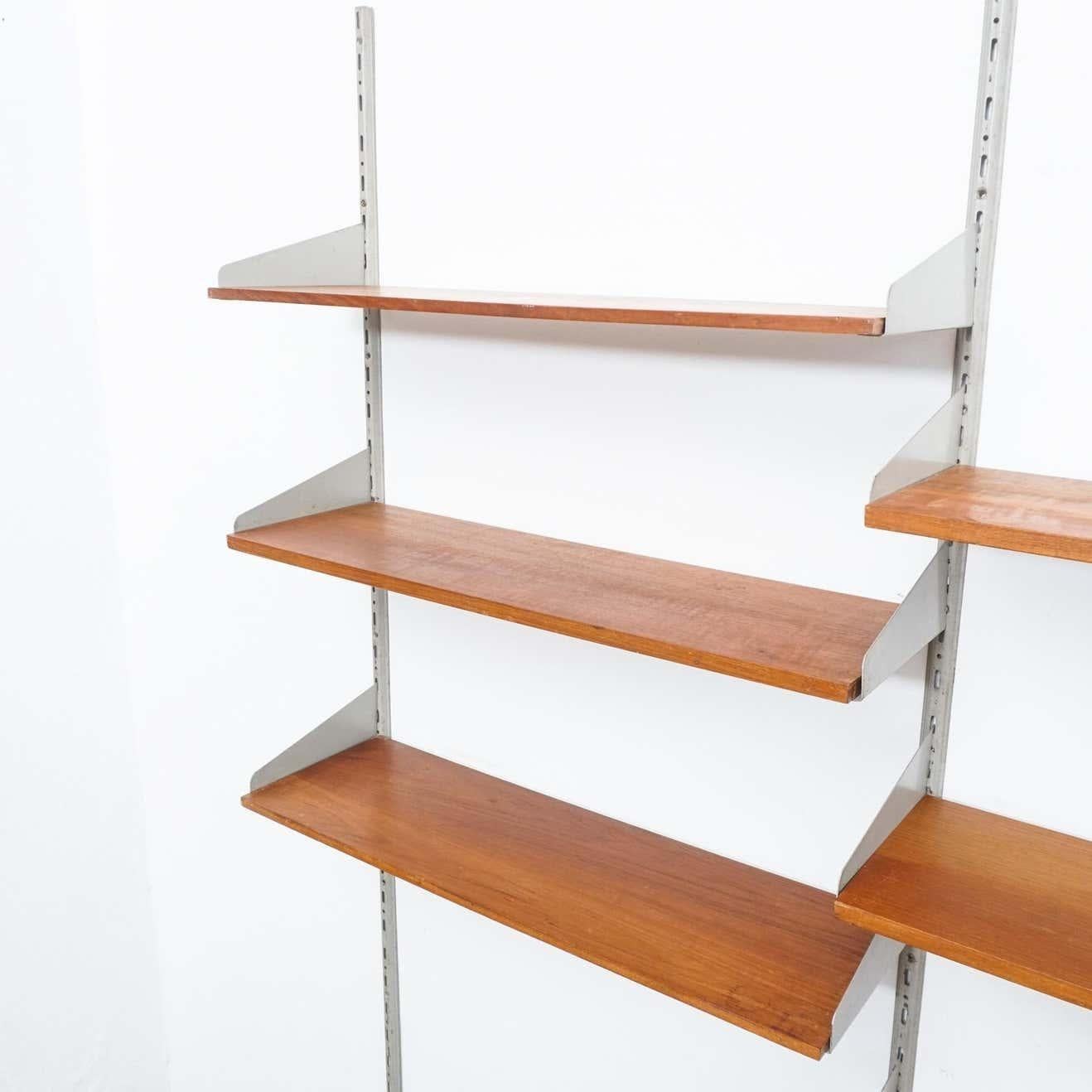 Estante modular de madera y metal moderno de mediados de siglo, hacia 1960 en venta 7
