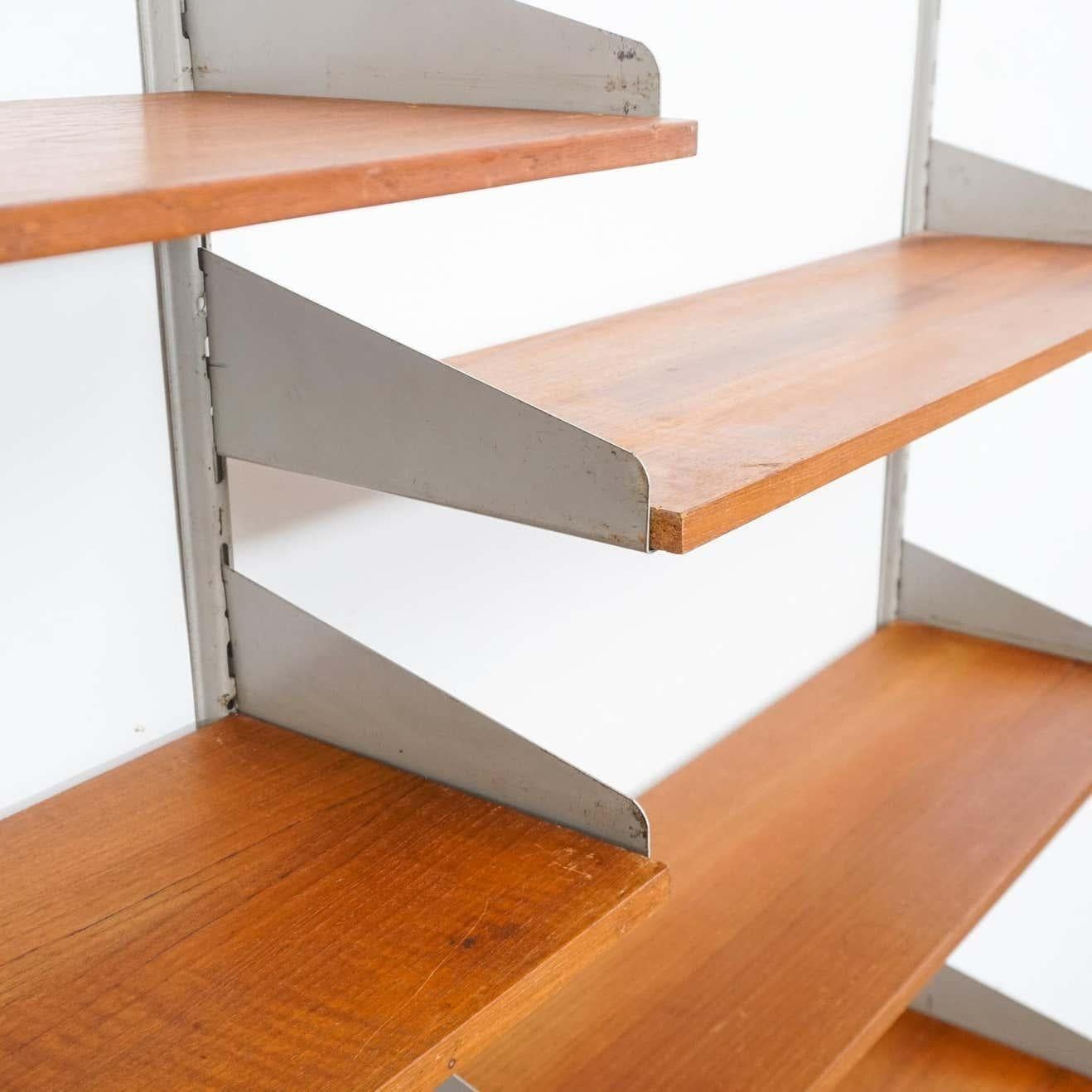 Estante modular de madera y metal moderno de mediados de siglo, hacia 1960 Metal en venta
