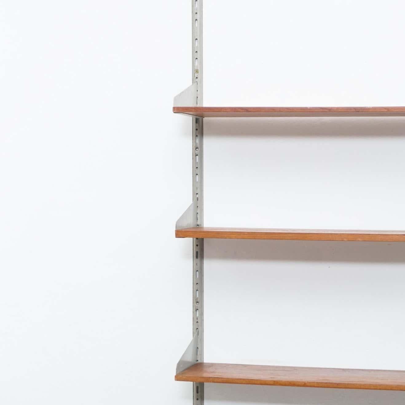 Estante modular de madera y metal moderno de mediados de siglo, hacia 1960 en venta 1