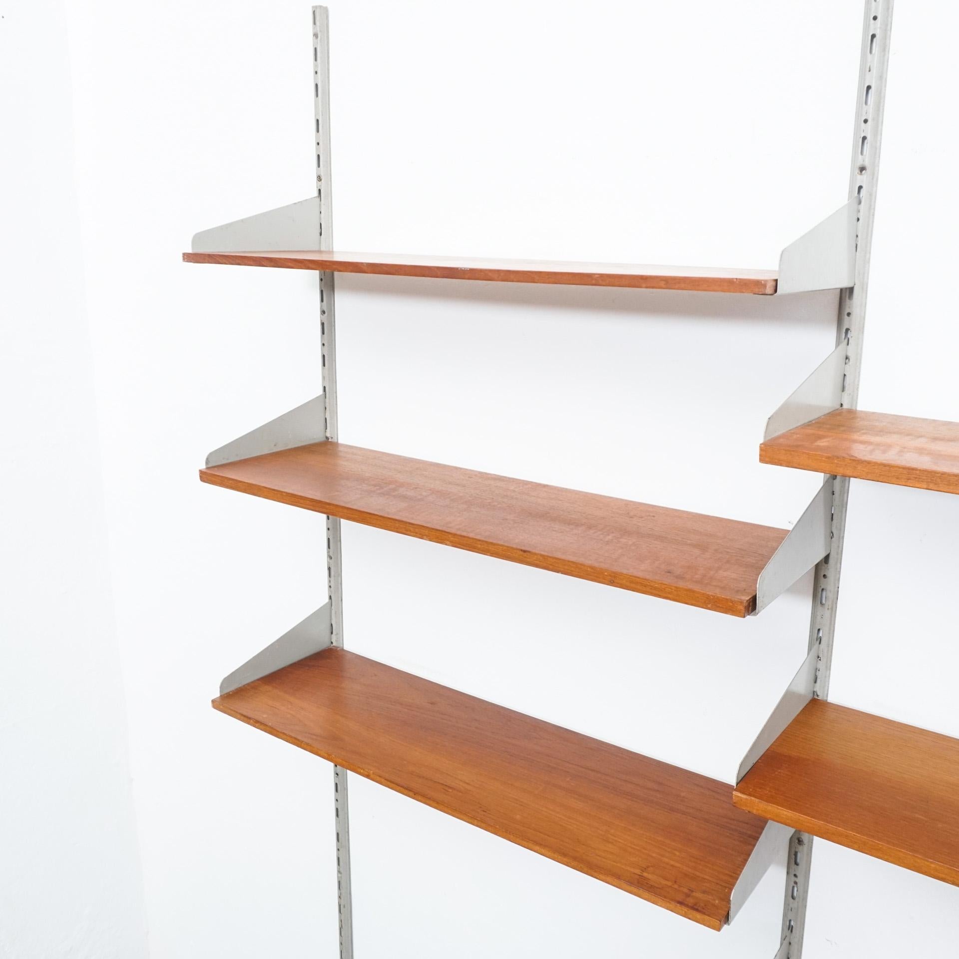 Mid-Century Modern Modular Wood and Metal Shelve, circa 1960 2