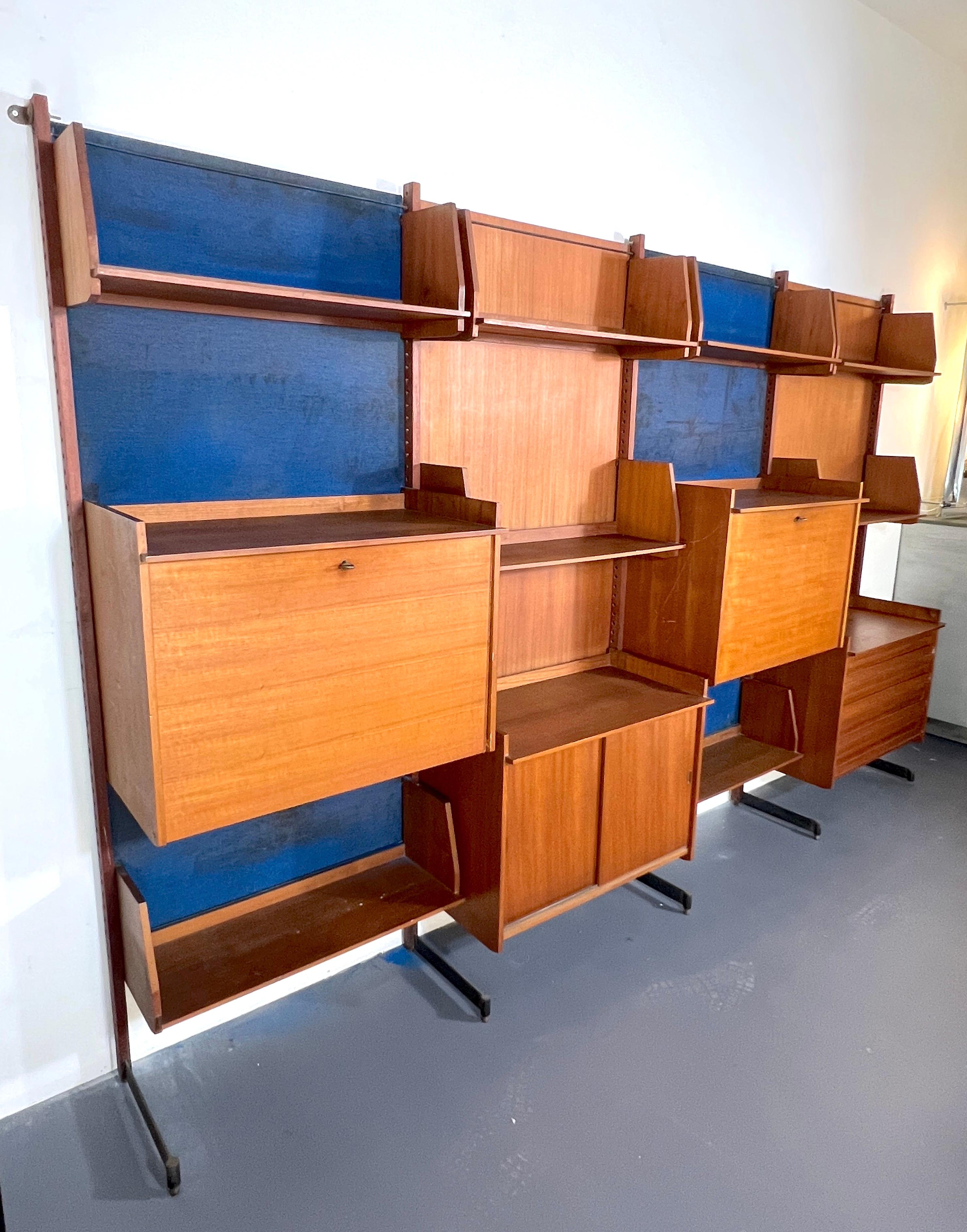 Mid-Century Modern Modular Wood Bookcase from 50s For Sale 2