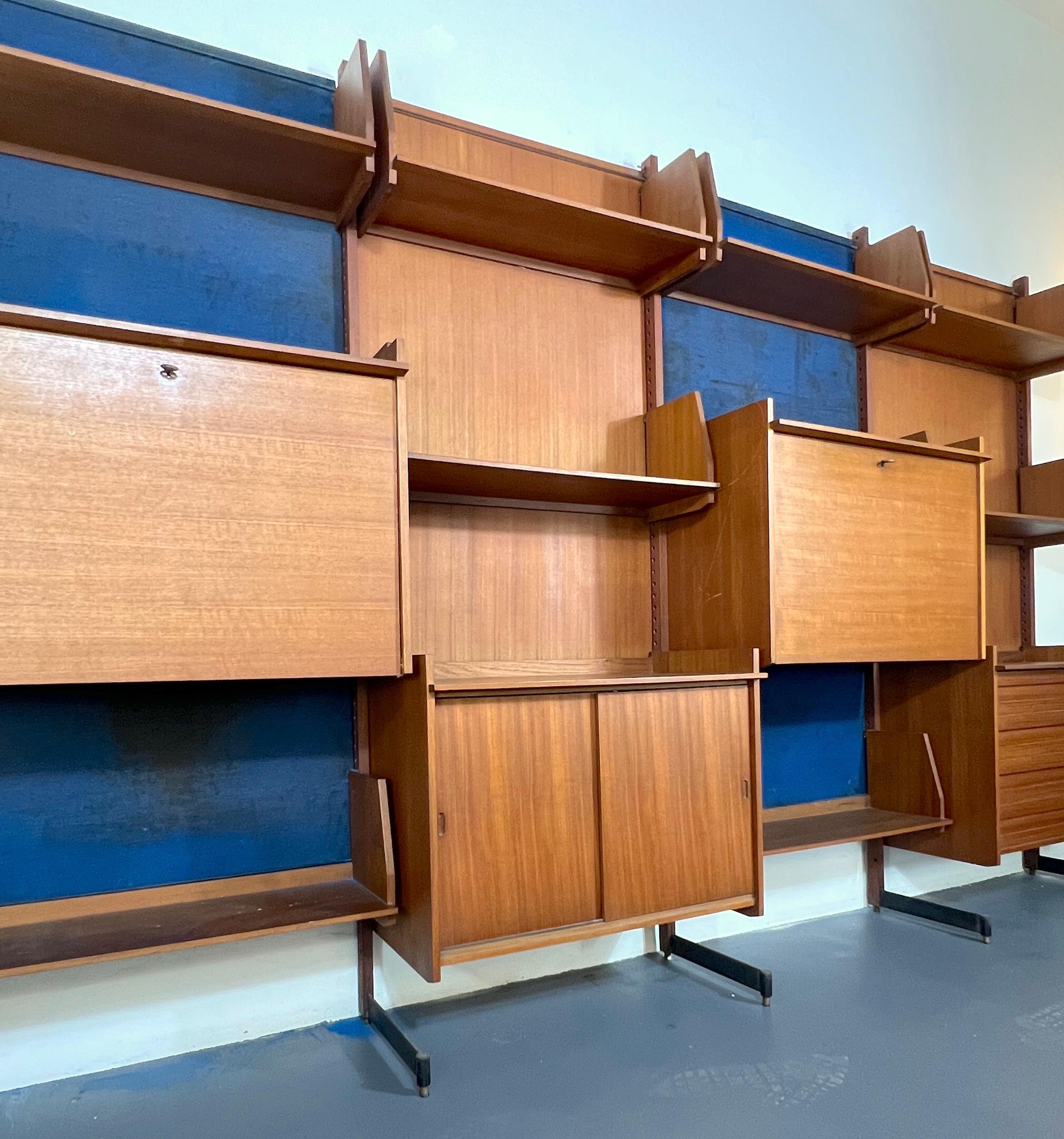 Mid-Century Modern Modular Wood Bookcase from 50s For Sale 3