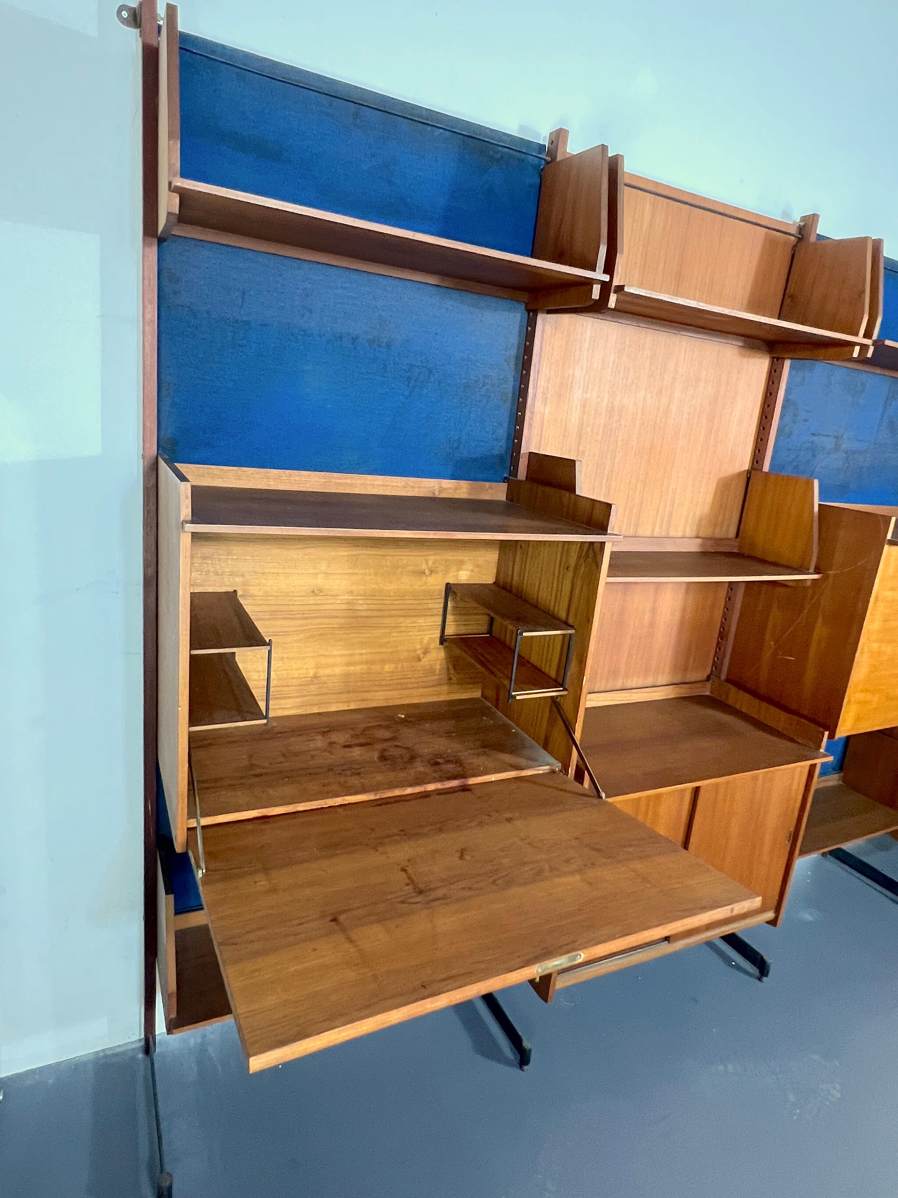 Mid-Century Modern Modular Wood Bookcase from 50s For Sale 4