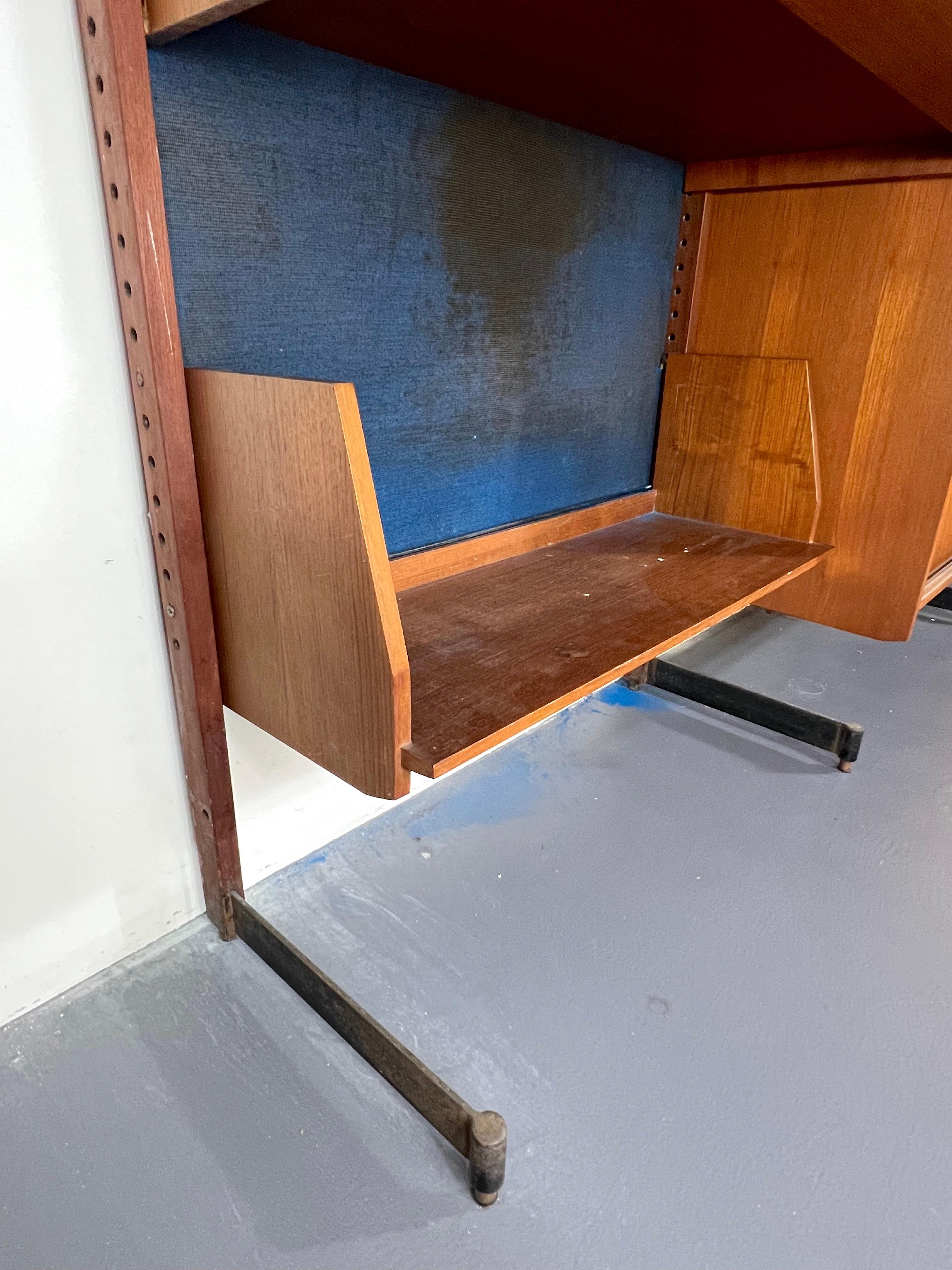 Mid-Century Modern Modular Wood Bookcase from 50s For Sale 5
