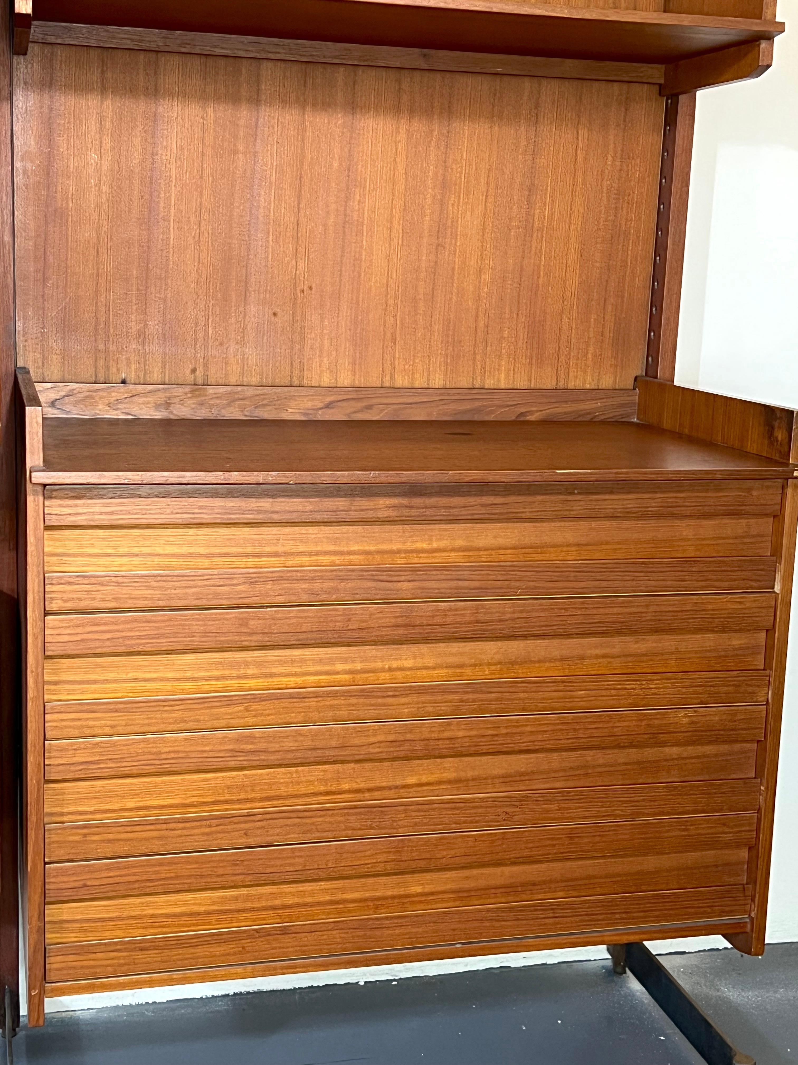 Mid-Century Modern Modular Wood Bookcase from 50s For Sale 6