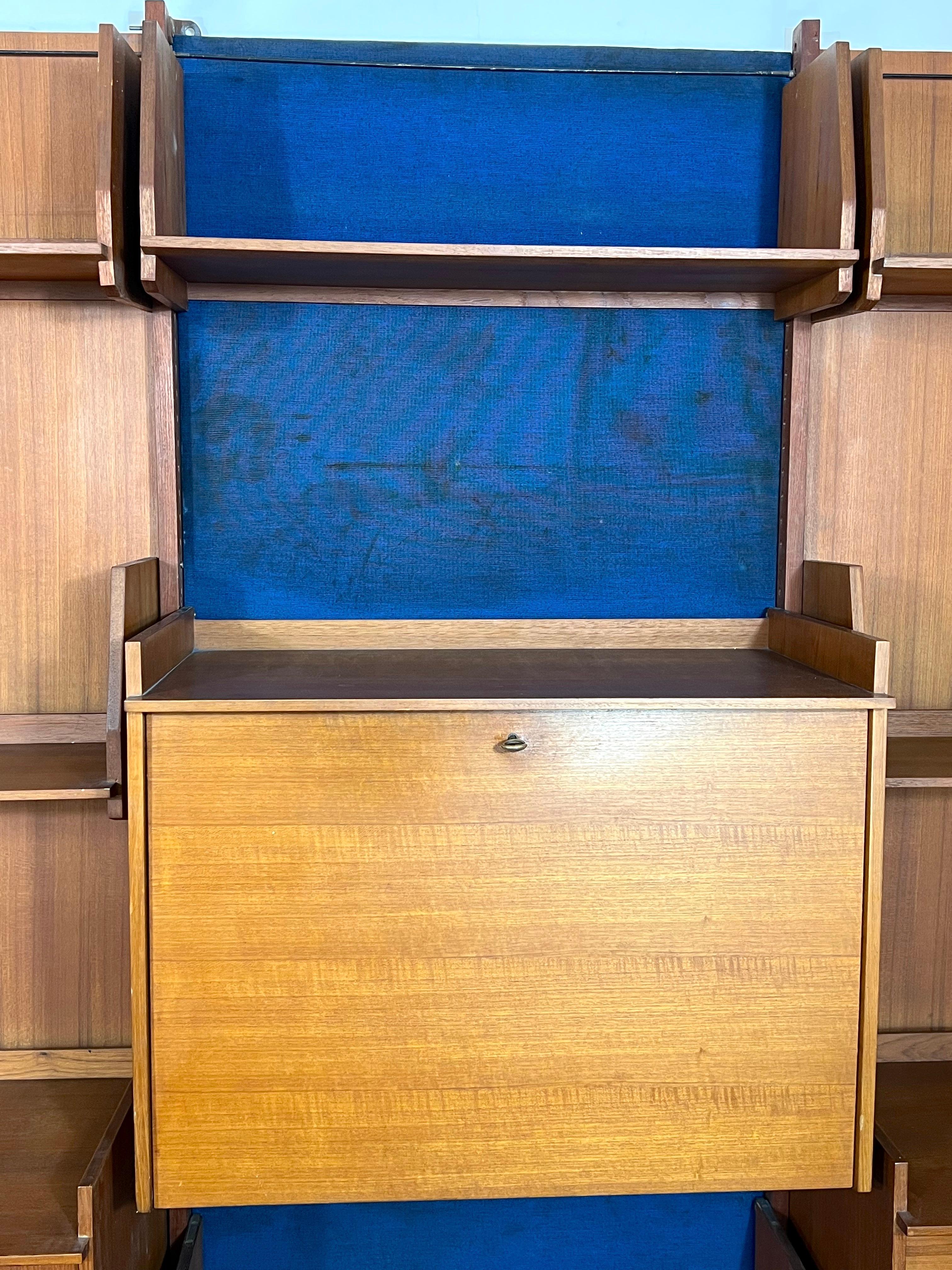 Mid-Century Modern Modular Wood Bookcase from 50s For Sale 8