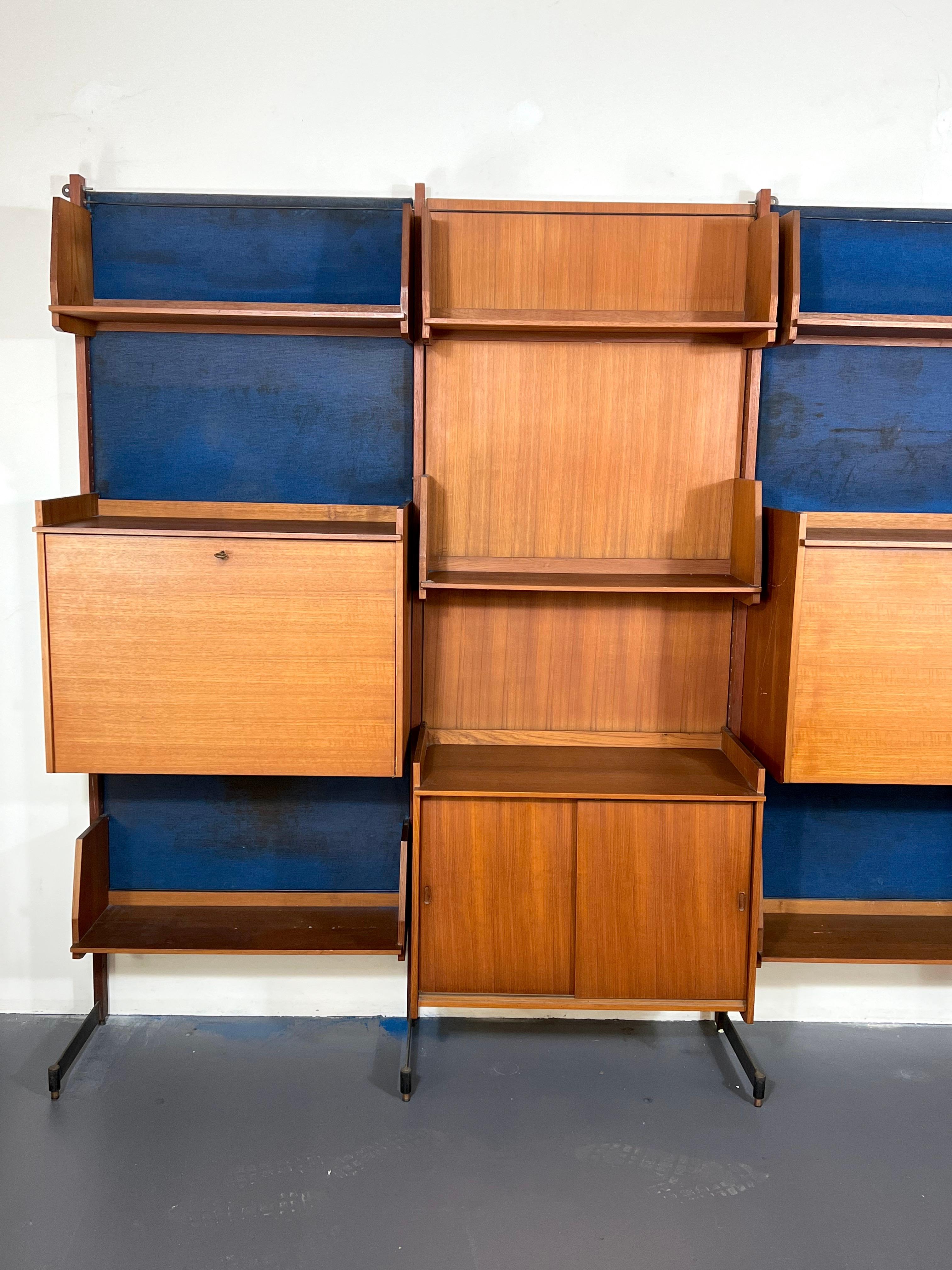 Mid-Century Modern Modular Wood Bookcase aus den 50er Jahren (Italienisch) im Angebot