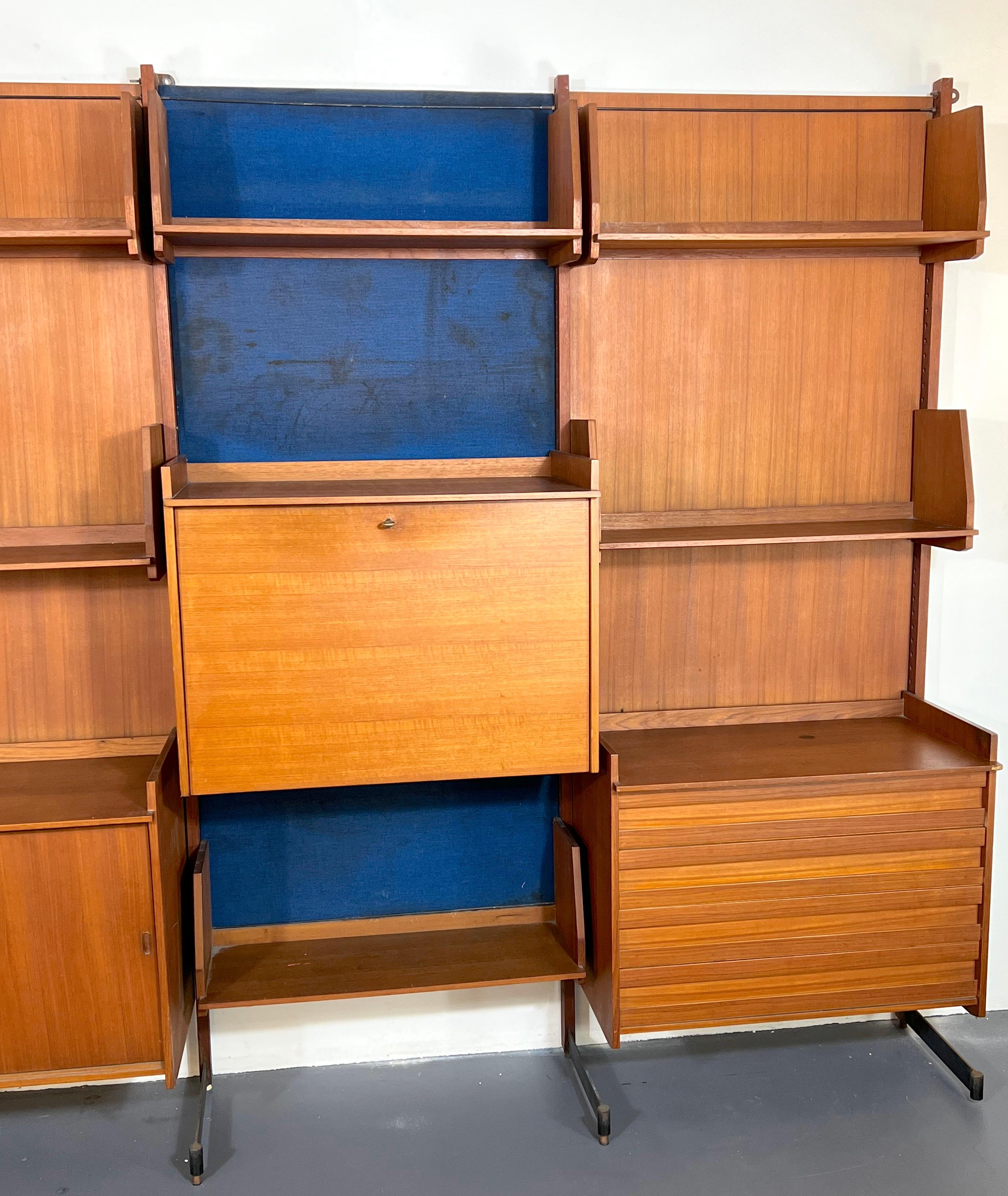 Italian Mid-Century Modern Modular Wood Bookcase from 50s For Sale