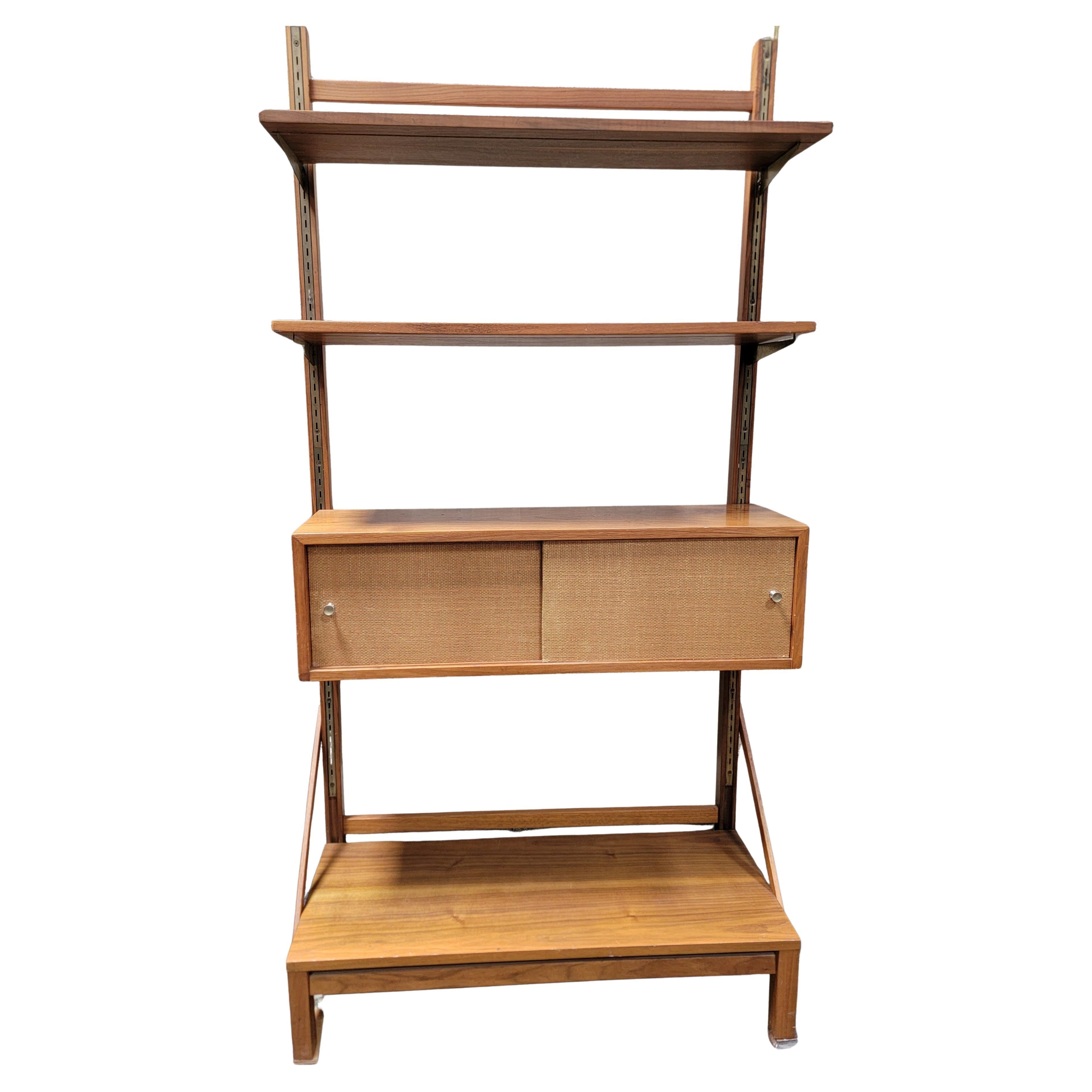 Módulo moderno de mediados de siglo Mueble alto independiente / Estantería