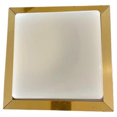 Mid-Century Modern Moe Perforiertes Messing und weißes opalisierendes Glas Flush Mount