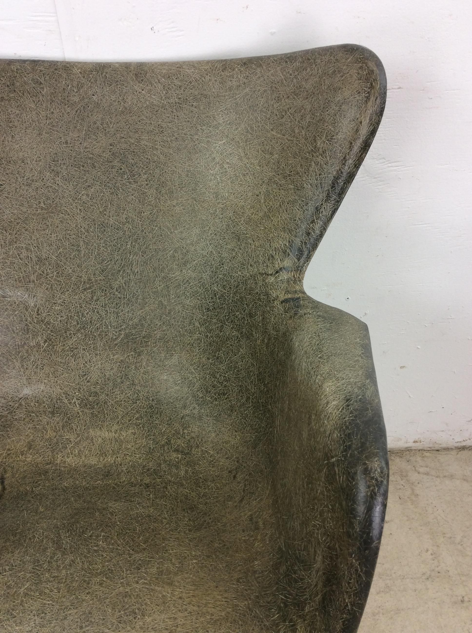 Ferro battuto Sedia in fibra di vetro modellata moderna del Medioevo con base in ferro battuto in vendita