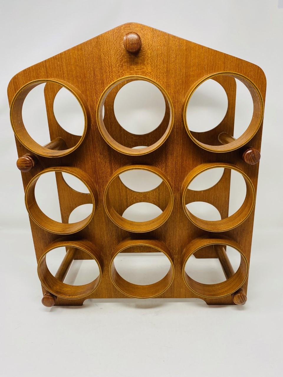 Scaffale per vino da 9 bottiglie in teak modellato, metà del secolo scorso, Giappone, anni '50 in vendita 1