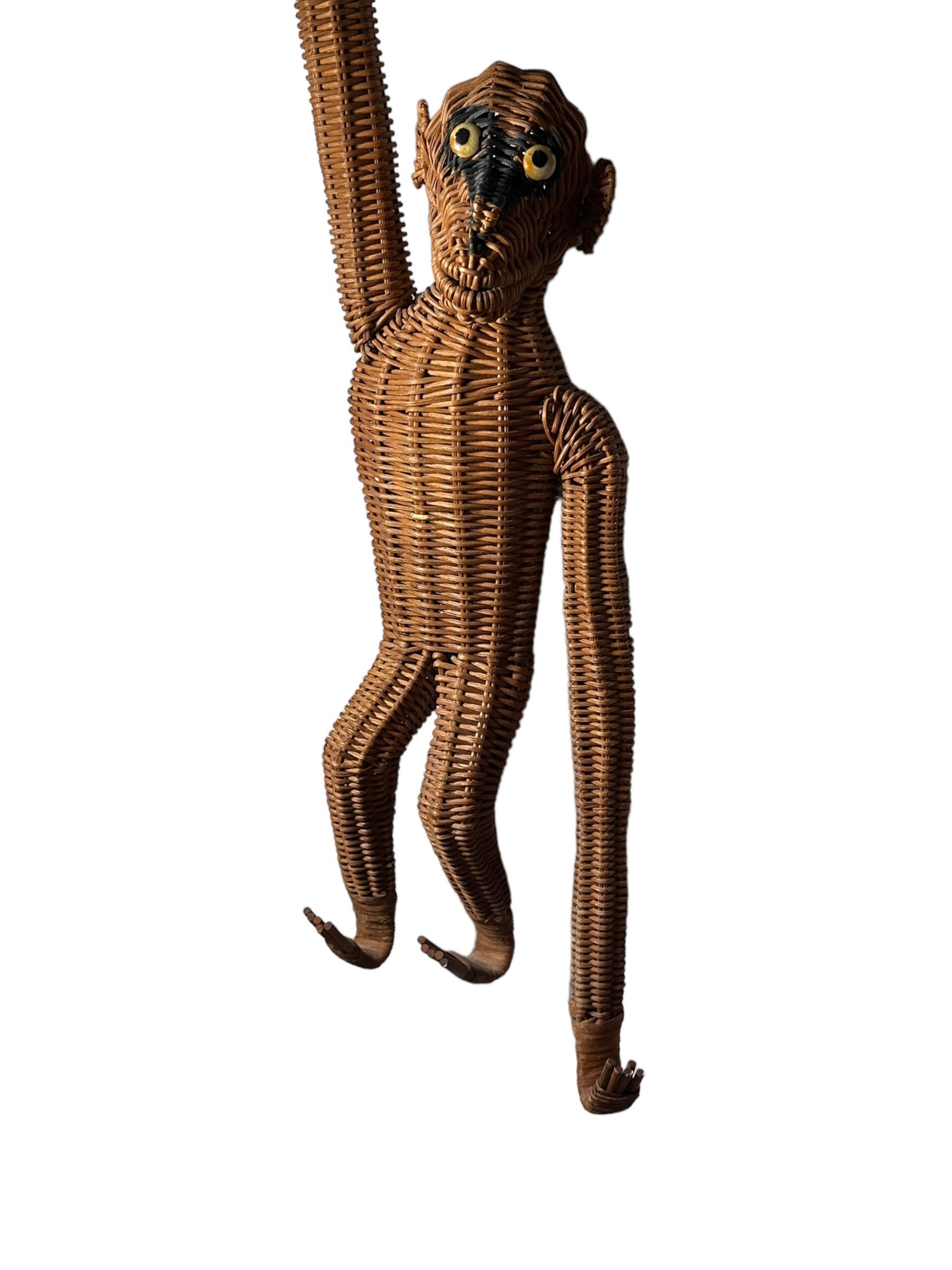Mid-Century Modern Figure suspendue mi-siècle moderne Monkey Ape Rattan Wicker des années 1970, France en vente