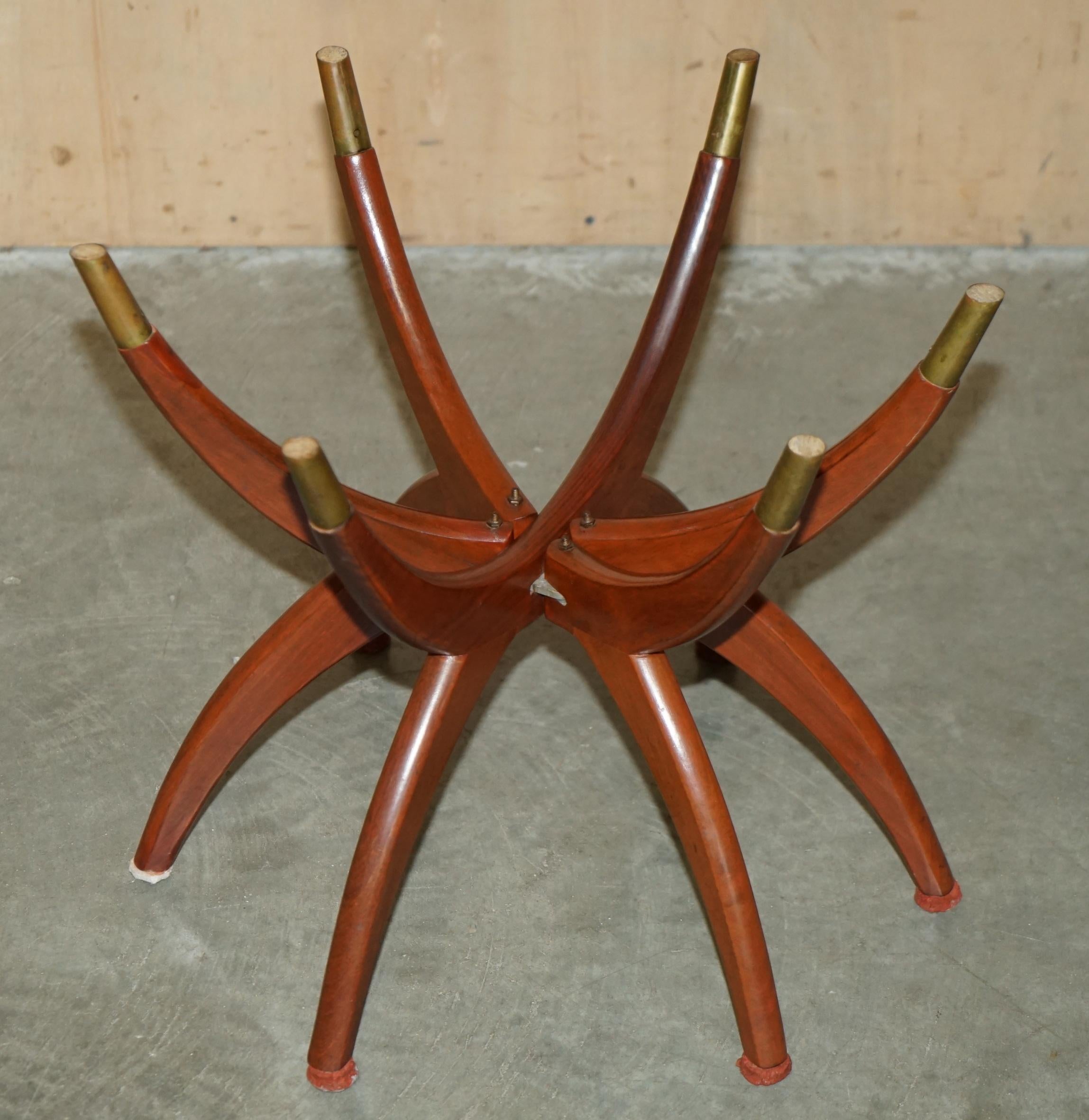 MID CENTURY MODERN MOROCCAN BRASS TRAY TABLE WITH TEAK FOLDING BASe For Sale 5