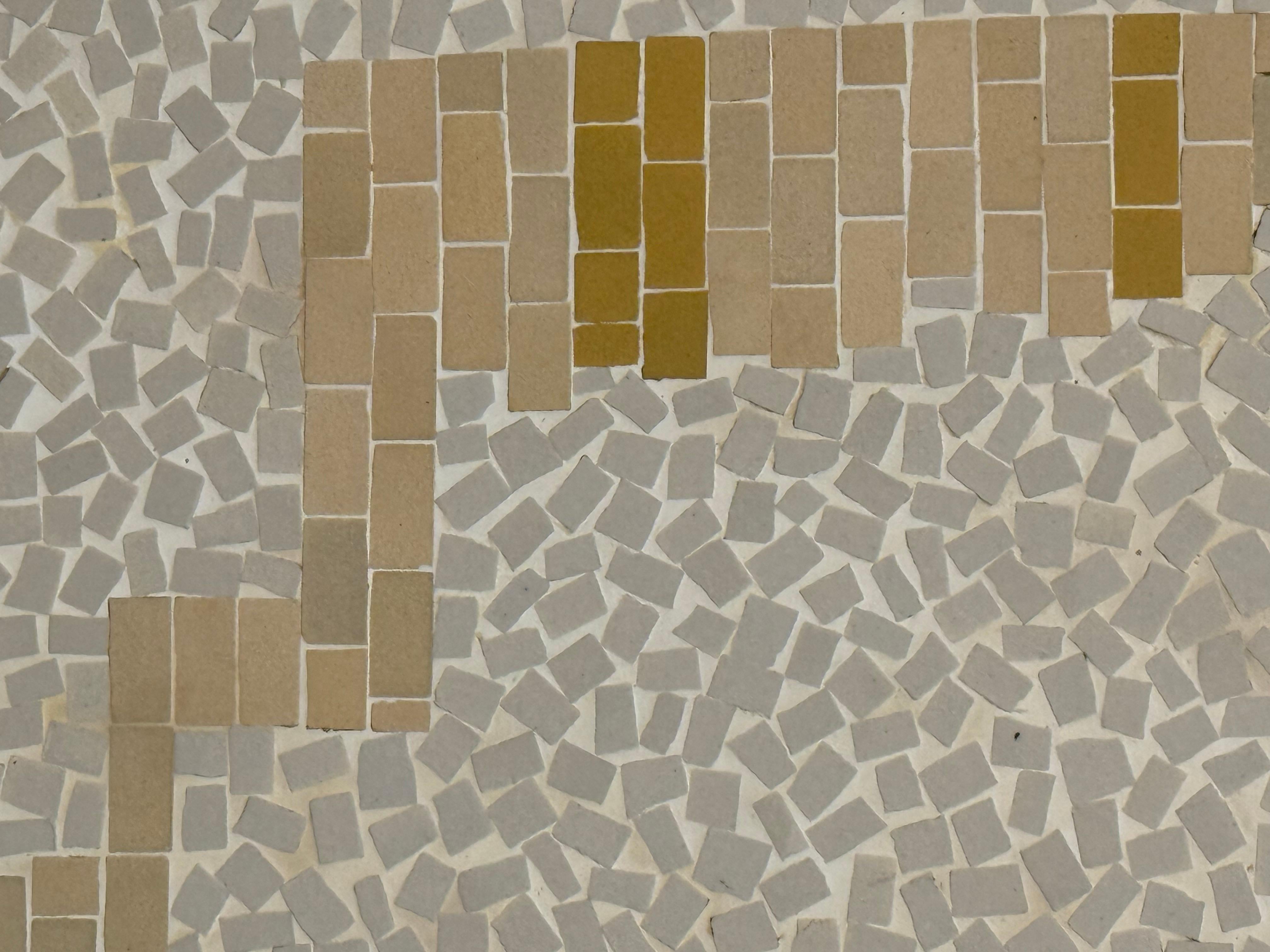 Table à cocktail en mosaïque et laiton, Europe, années 1960 en vente 2