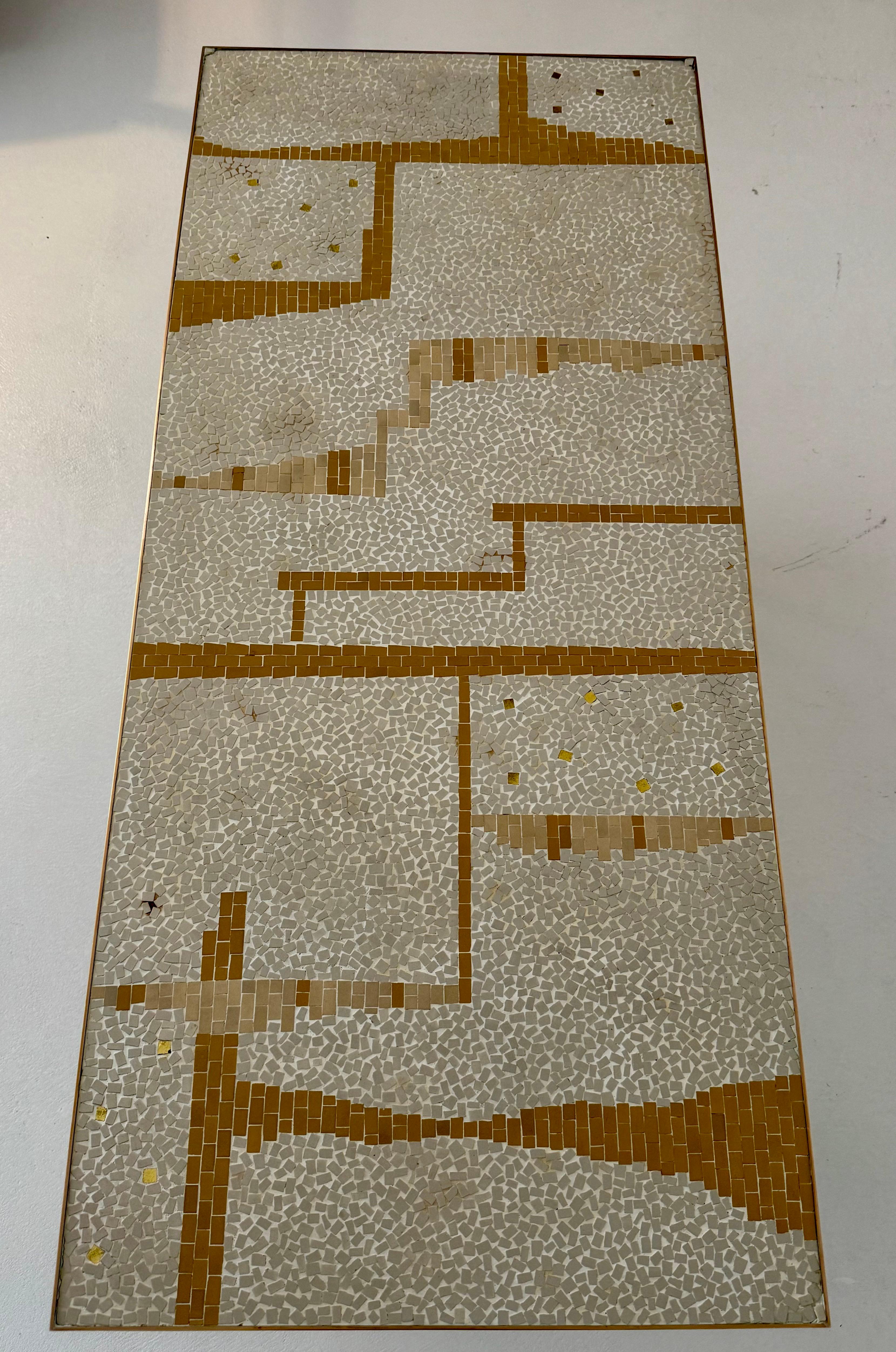 Mid-Century Modern Table à cocktail en mosaïque et laiton, Europe, années 1960 en vente
