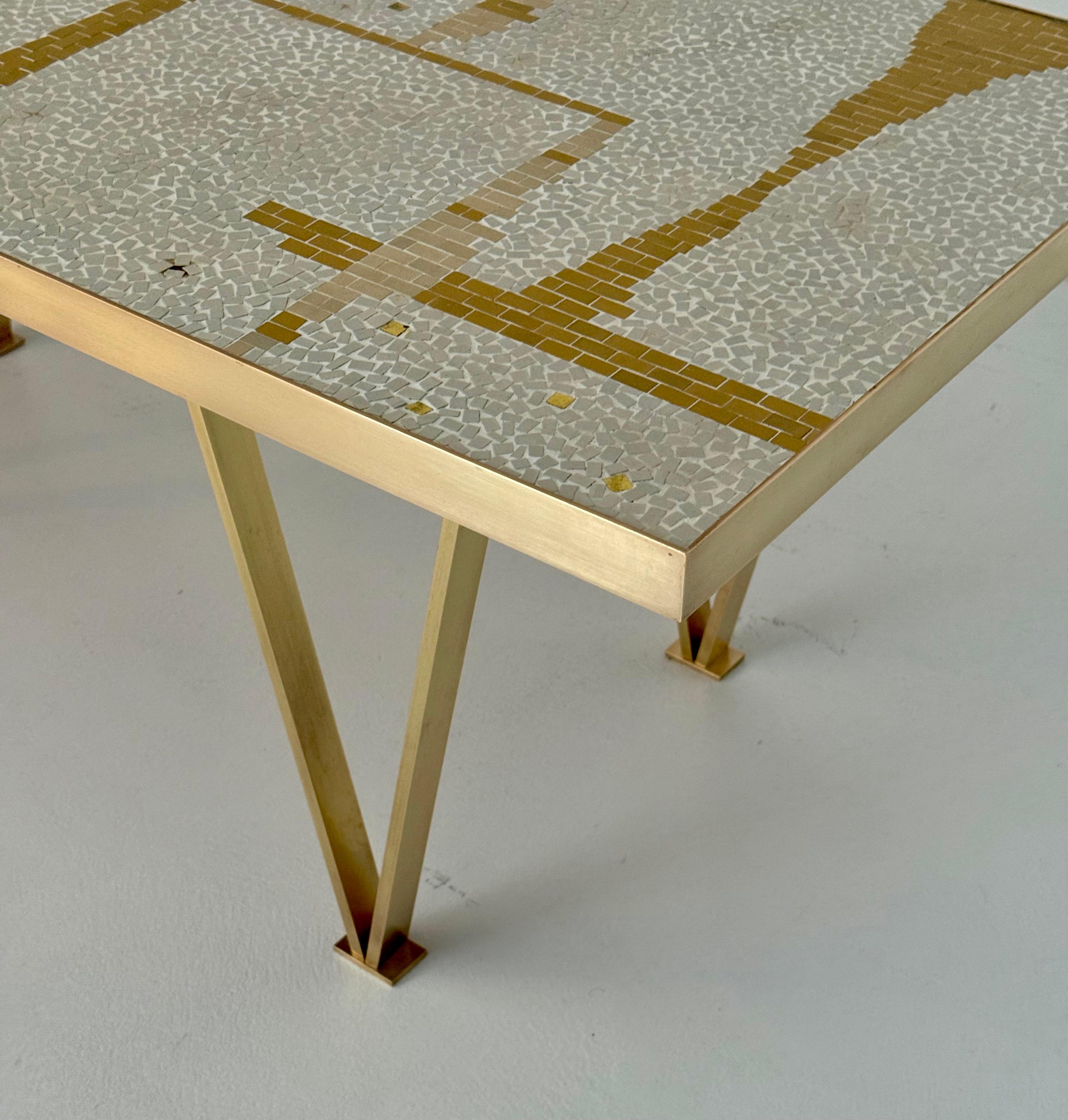 Allemand Table à cocktail en mosaïque et laiton, Europe, années 1960 en vente