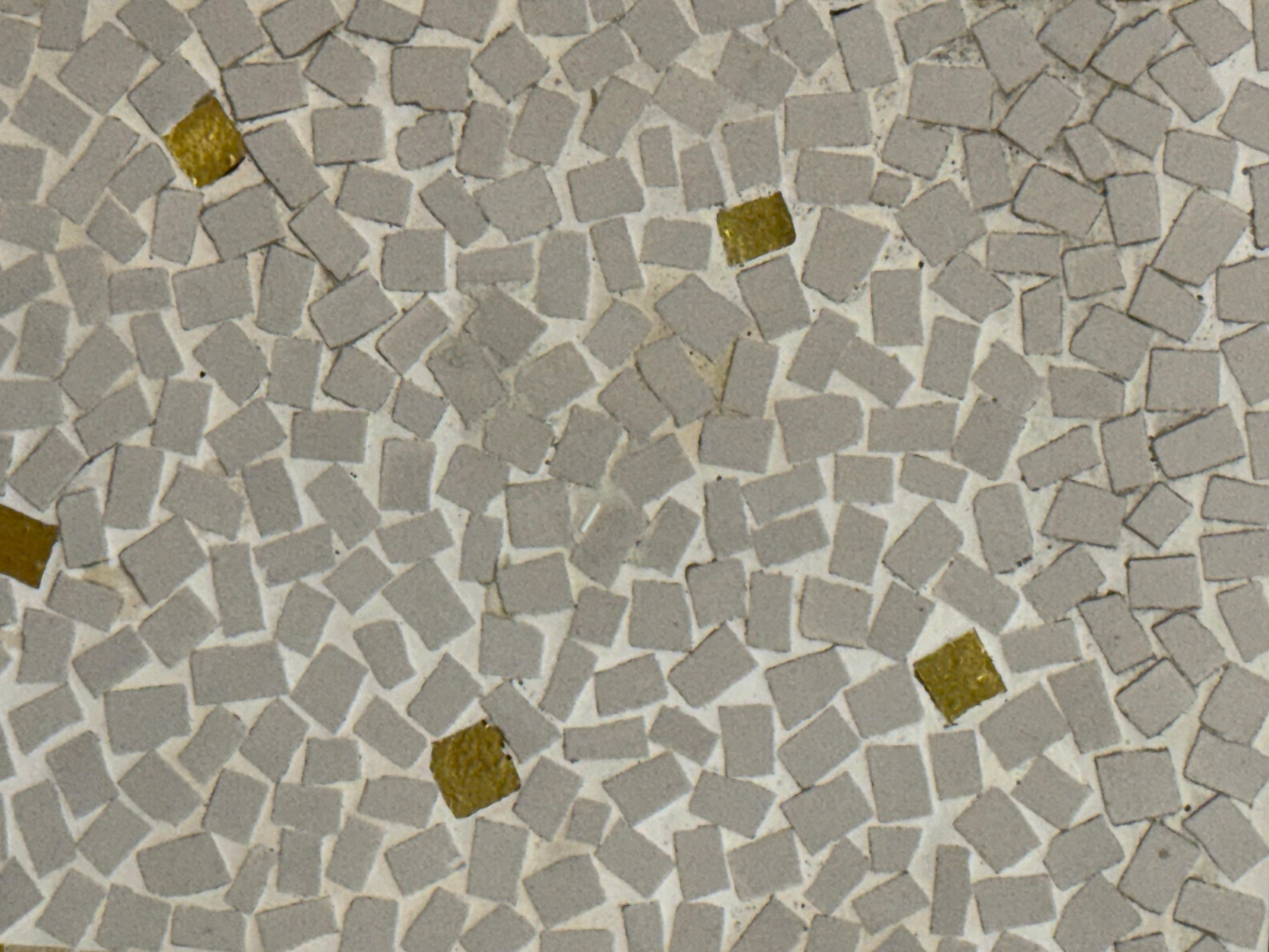 Table à cocktail en mosaïque et laiton, Europe, années 1960 en vente 1
