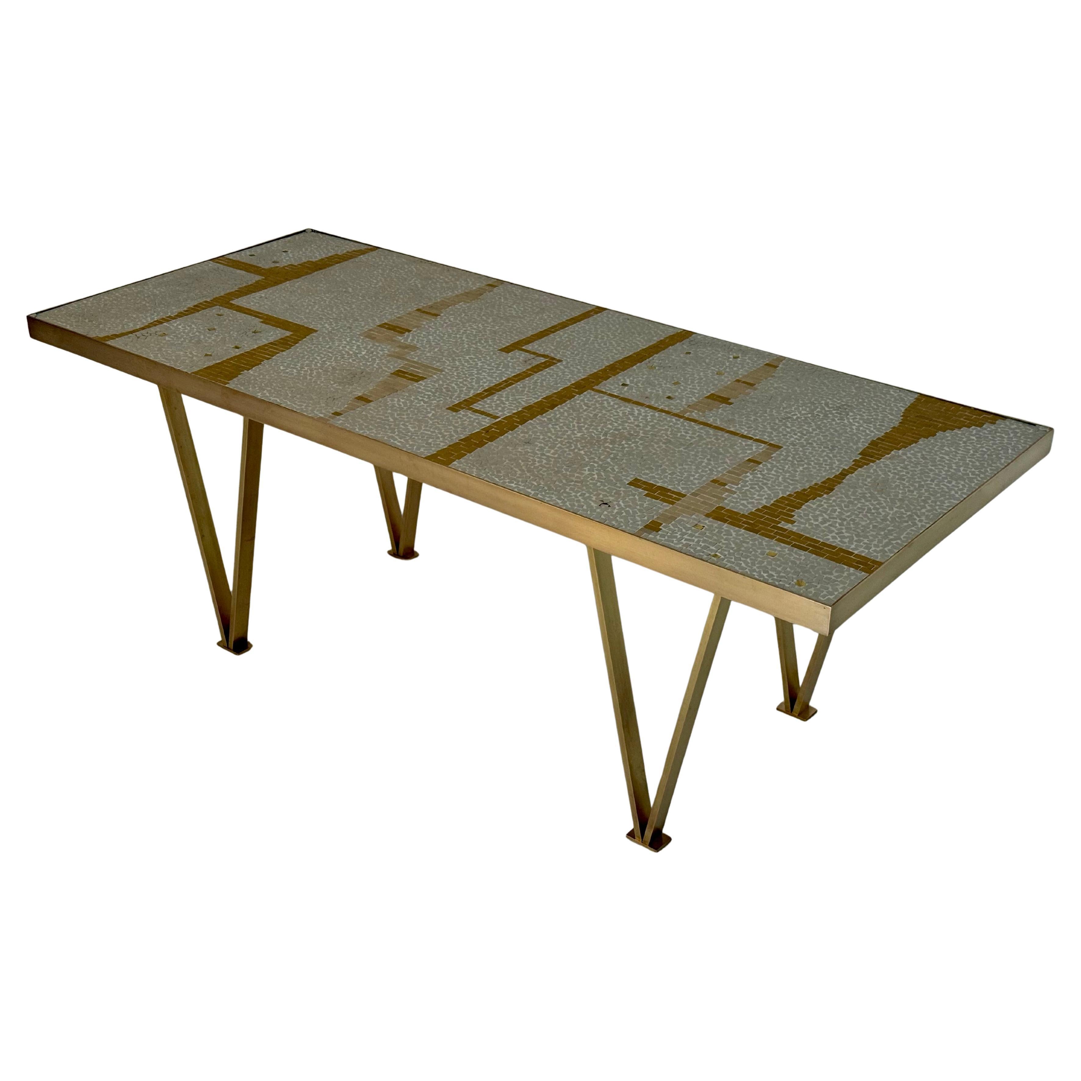 Table à cocktail en mosaïque et laiton, Europe, années 1960 en vente