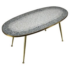 Ovaler Couchtisch mit Mosaik und Messing von Berthold Muller (Mitte des Jahrhunderts)