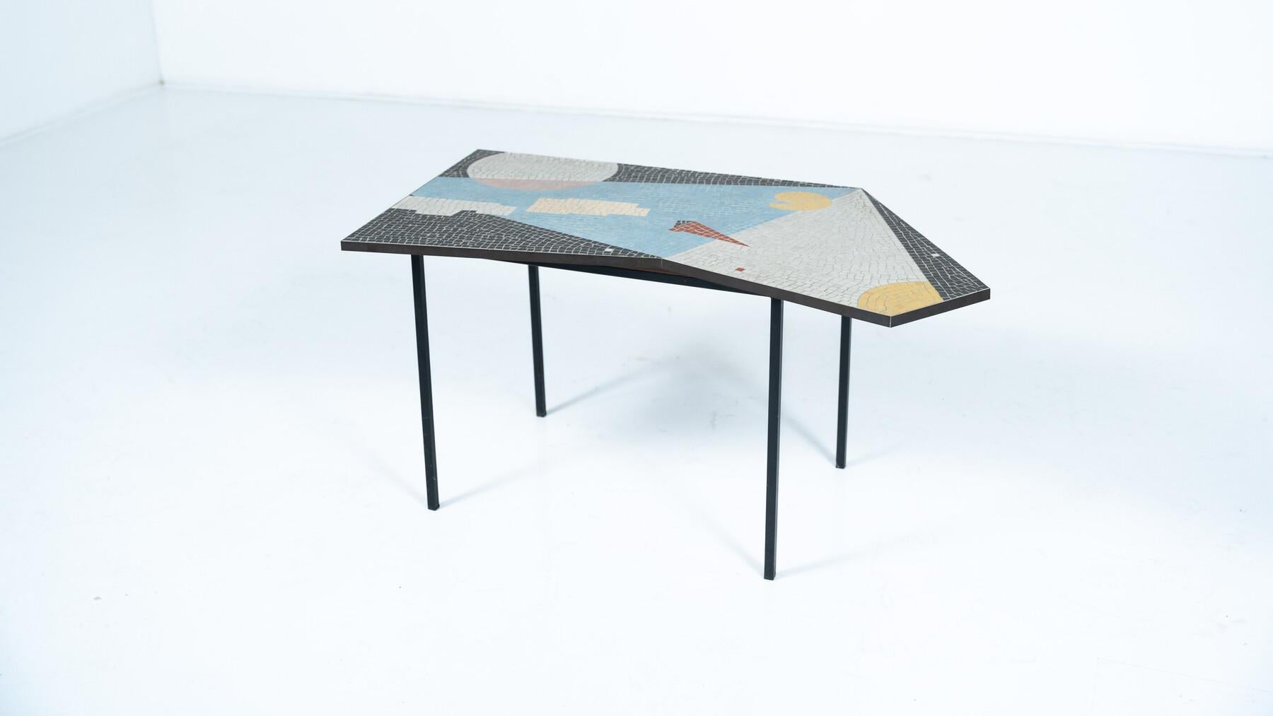 Table d'appoint en mosaïque moderne du milieu du siècle, 1970 en vente 5
