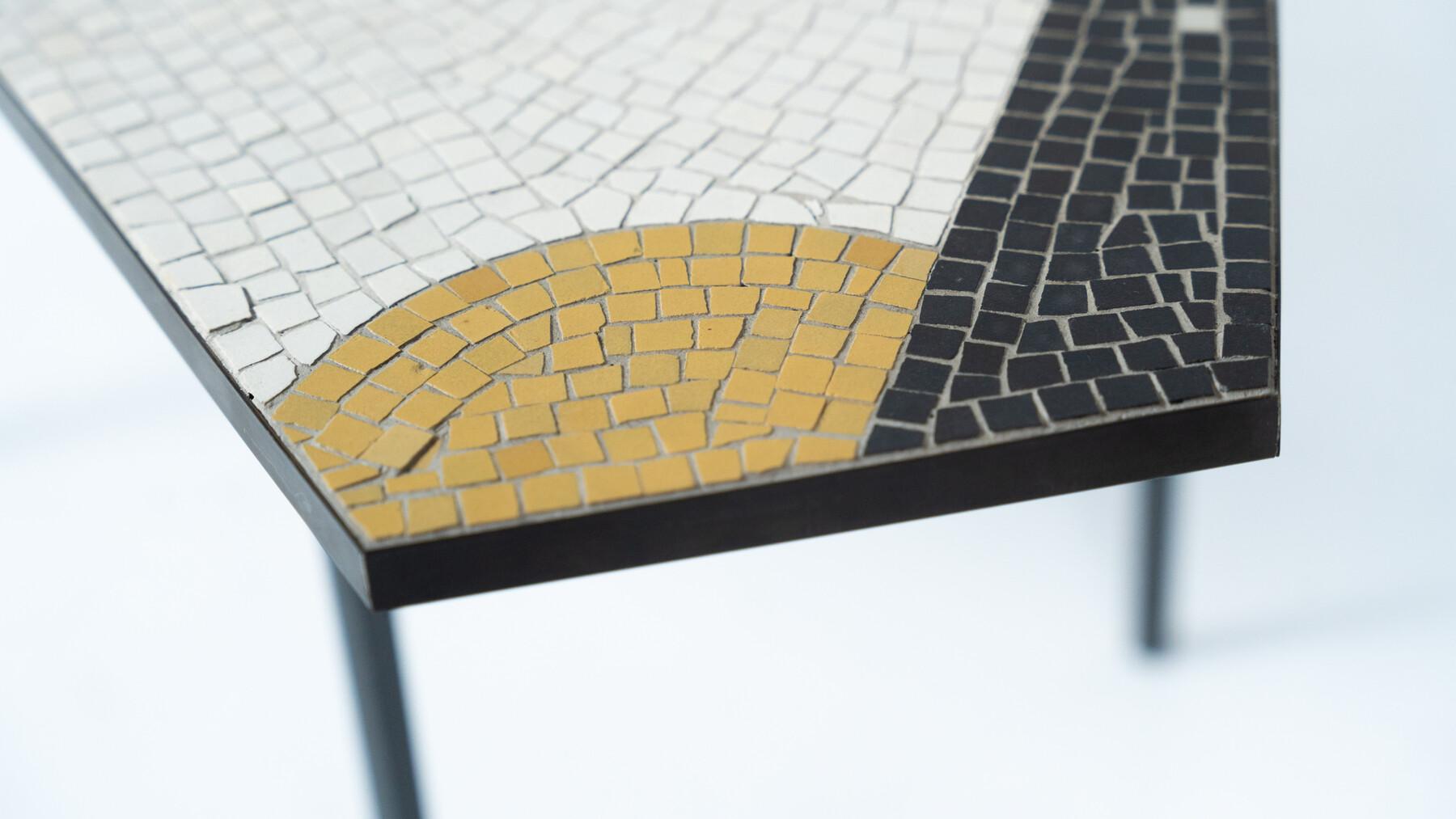 Table d'appoint en mosaïque moderne du milieu du siècle, 1970 en vente 3