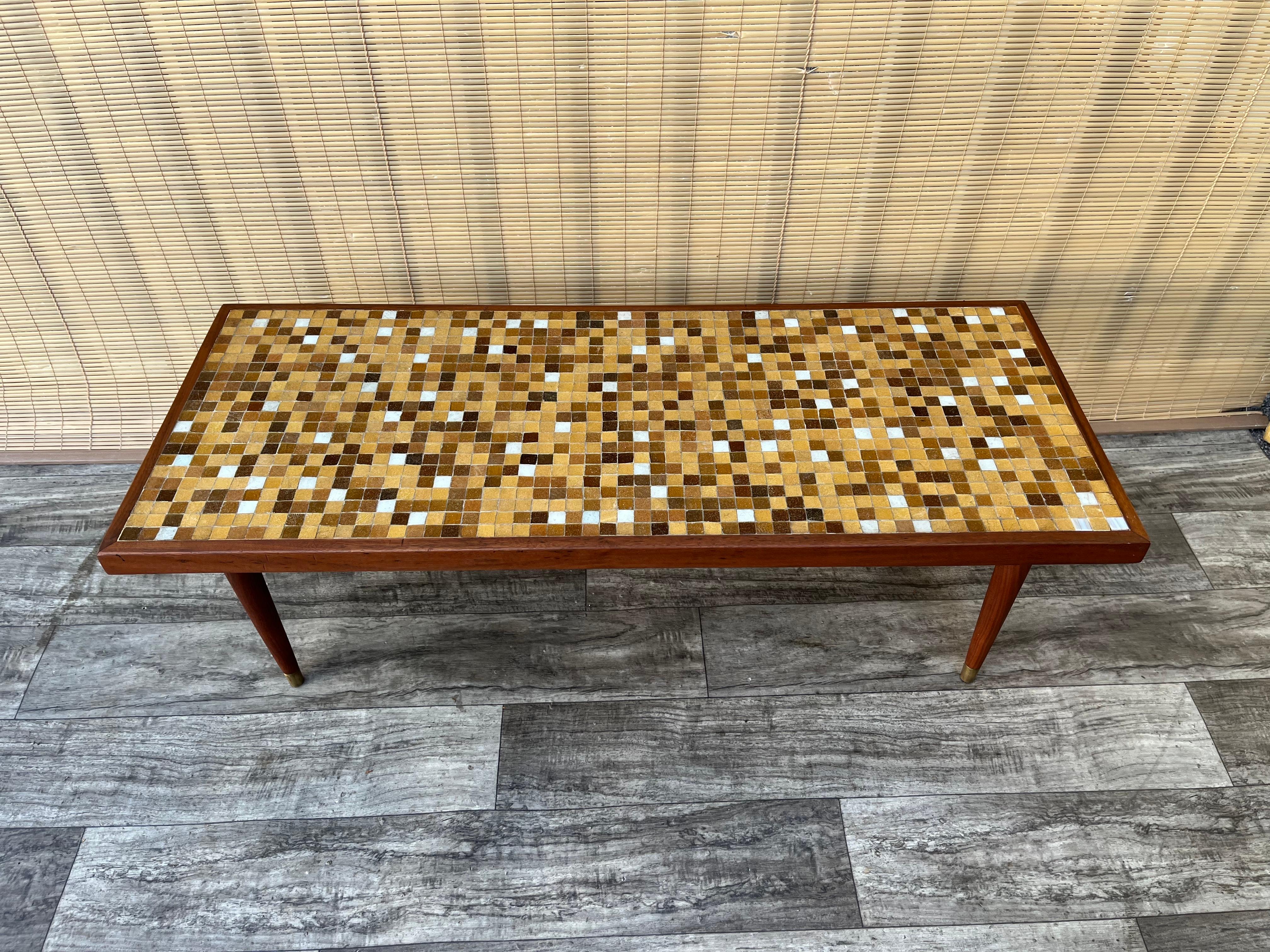 Mid Century Modern Mosaic Top Coffee Table. Circa 1960s In Good Condition For Sale In Miami, FL