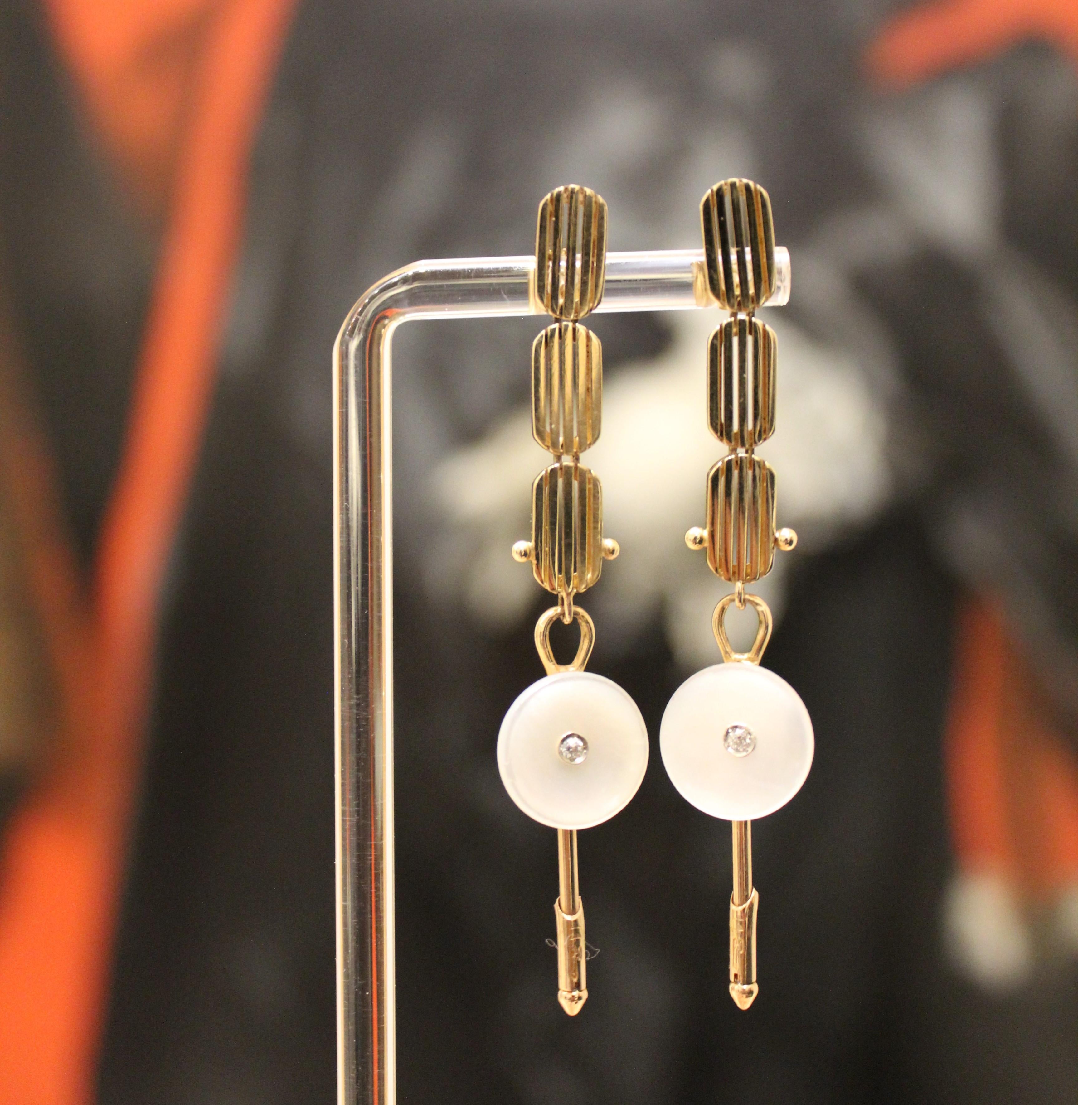 Mid Century Modern Mother of Pearl & Gold Earrings In Excellent Condition For Sale In San Diego, CA