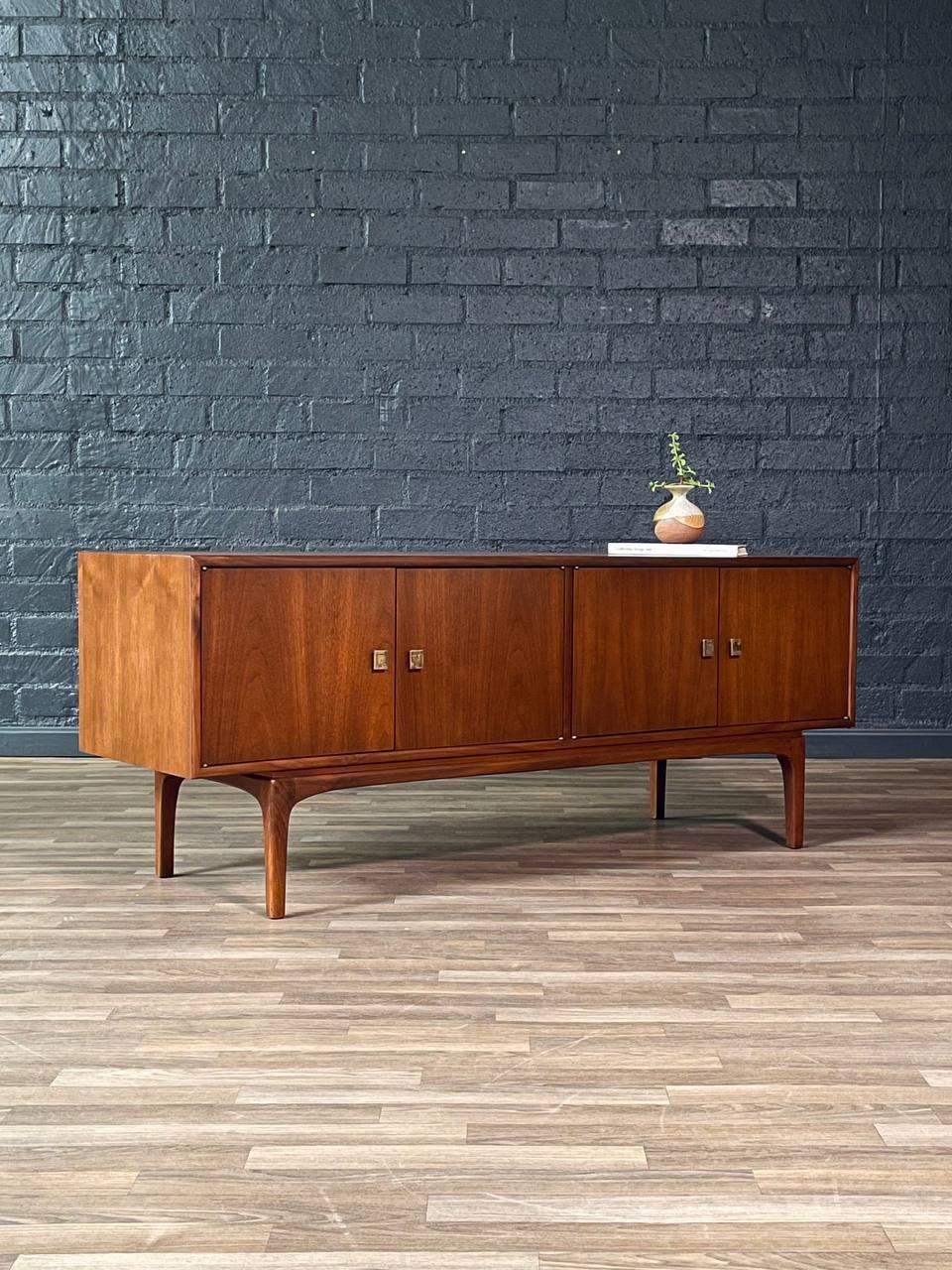 Credenza de nogal de la serie 