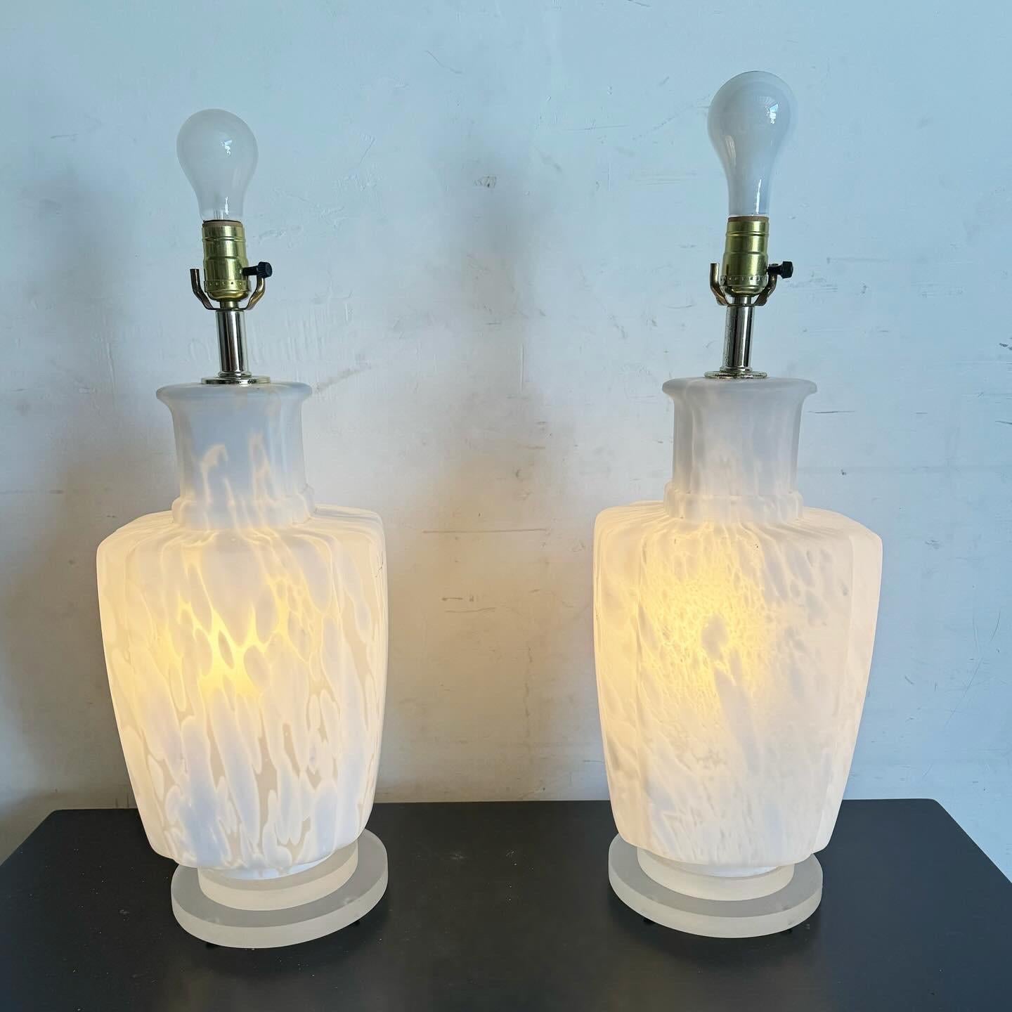 Paire de lampes de bureau de style Murano mi-siècle moderne en verre tacheté en vente 3
