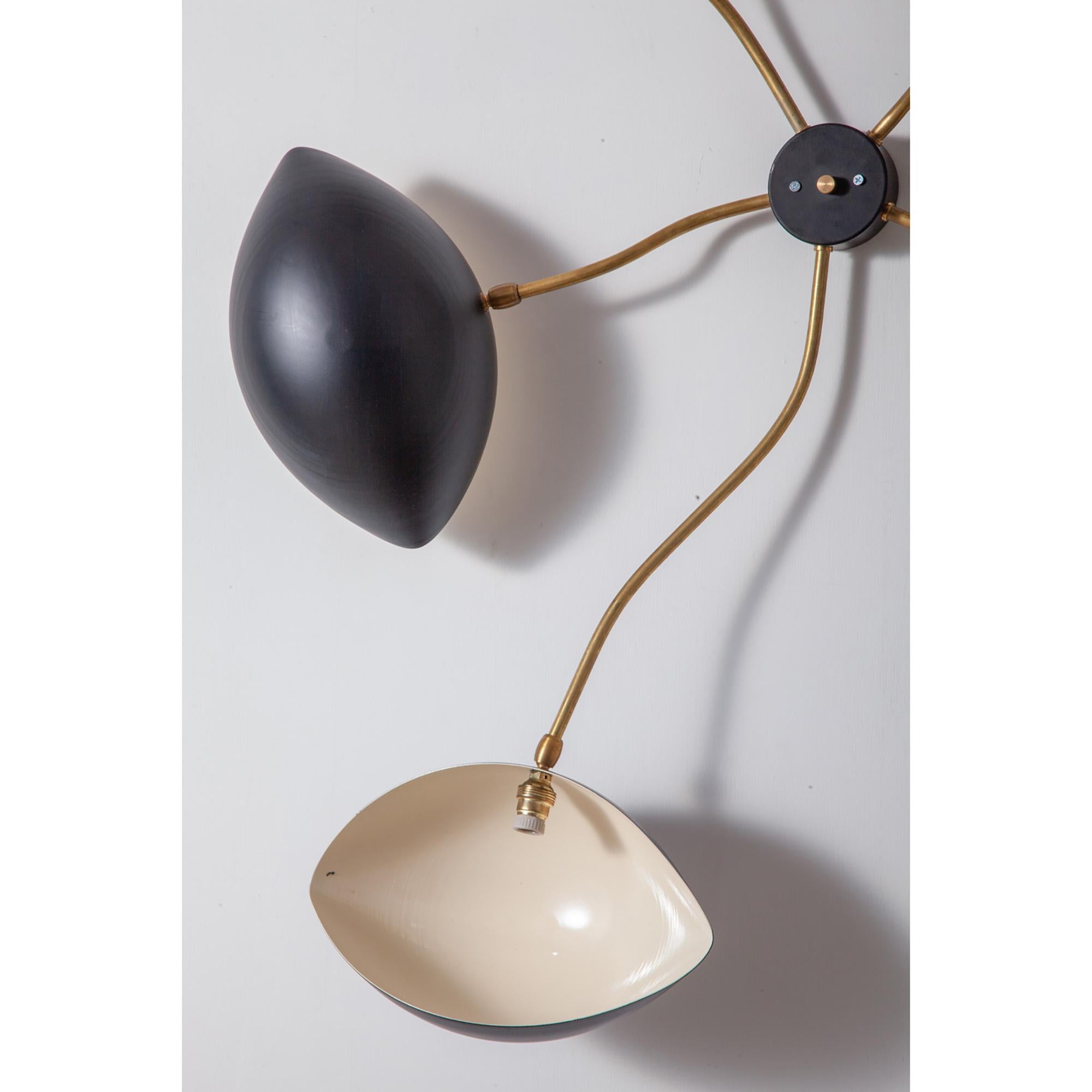 Dipinto Applique da parete in stile Mouille moderno di metà secolo, in ottone e lacca, 5 luci in vendita