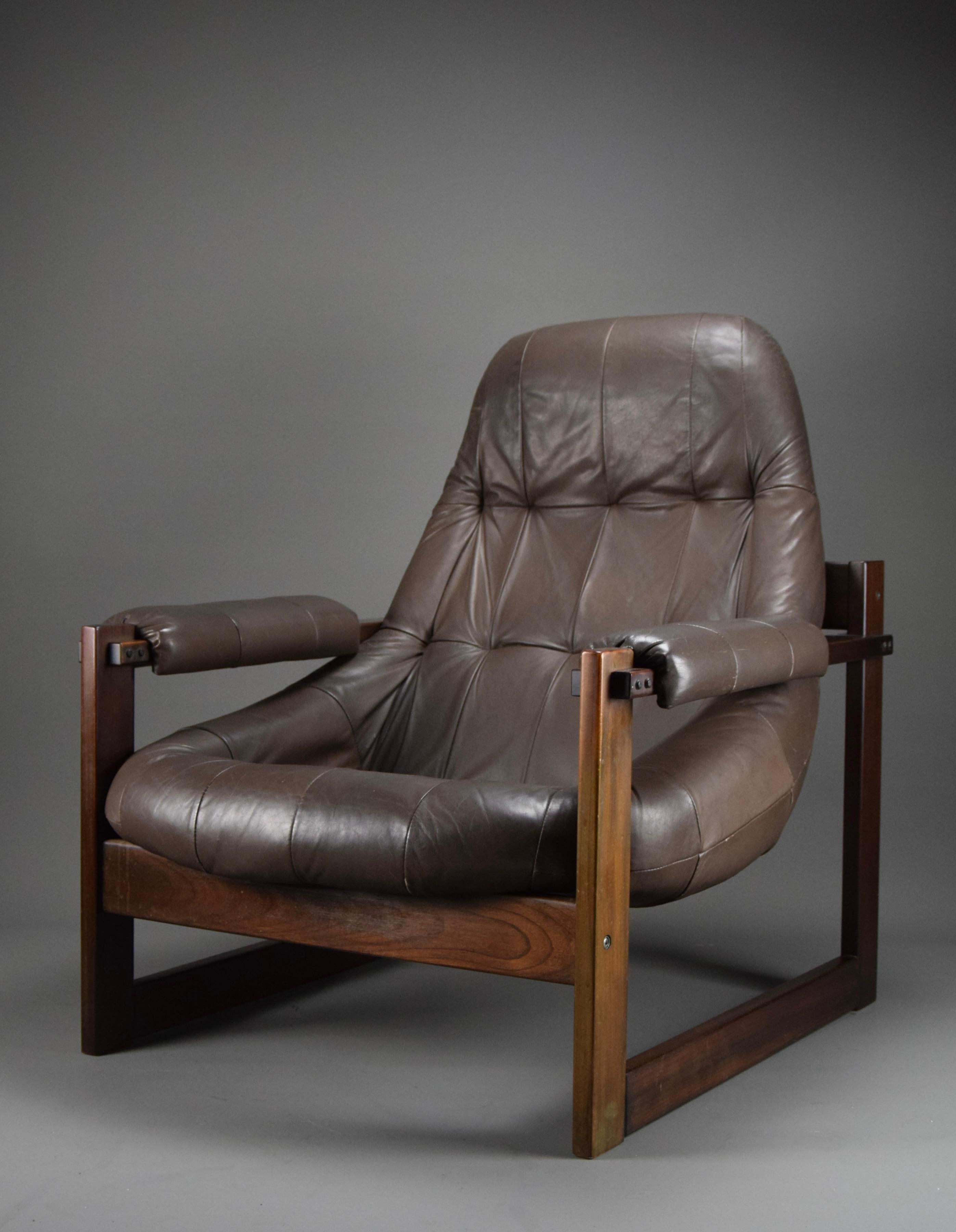 Timeless Elegance with the MP-91 Lounge Chair by Percival Lafer

Step into the world of refined mid-century modern design with this MP-91 lounge chair, a masterpiece by renowned Brazilian designer Percival Lafer. Crafted in the 1970s, this chair