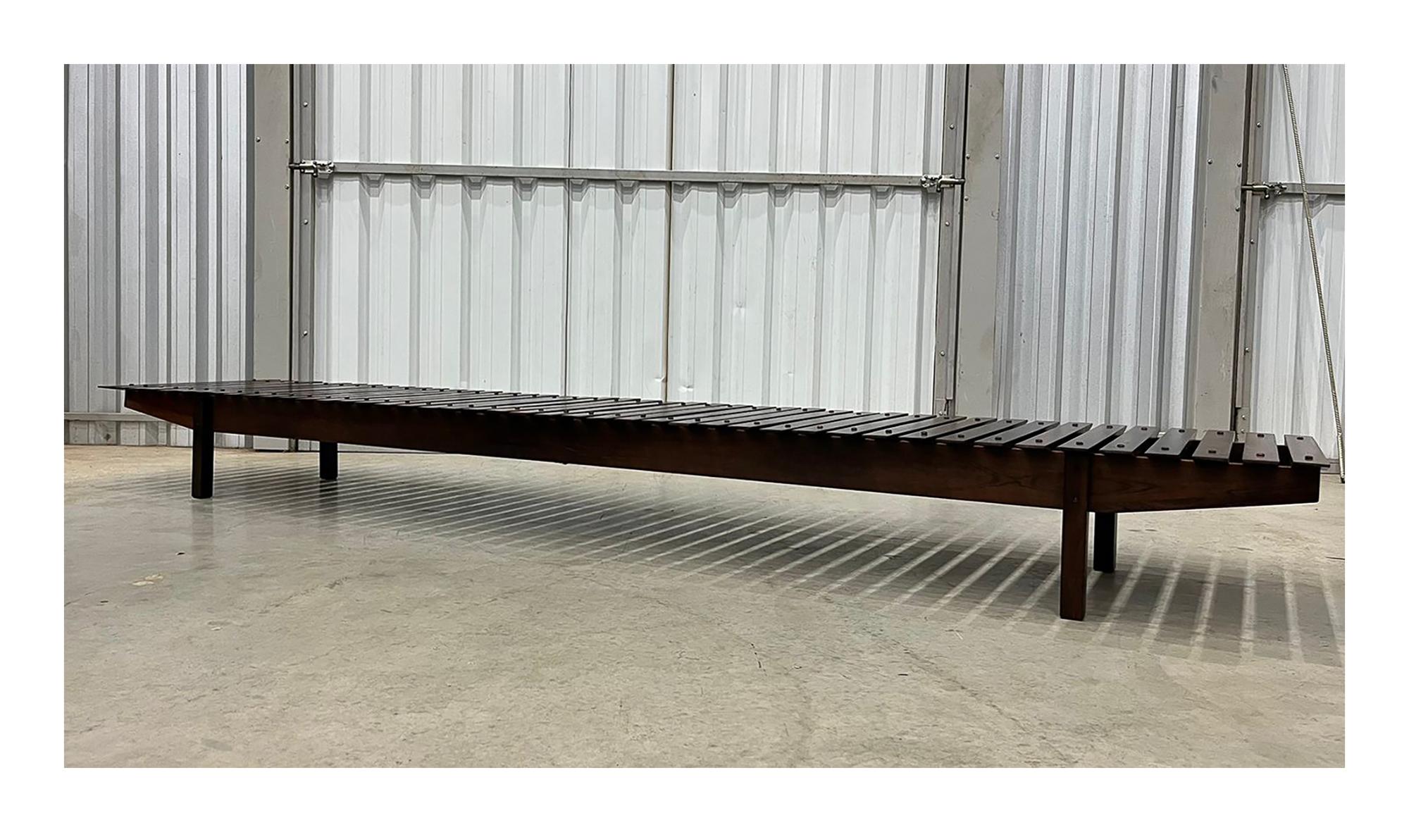 Mid-Century Modern Mucki Bench in Hardwood by Sergio Rodrigues, c. 1960  For Sale 3