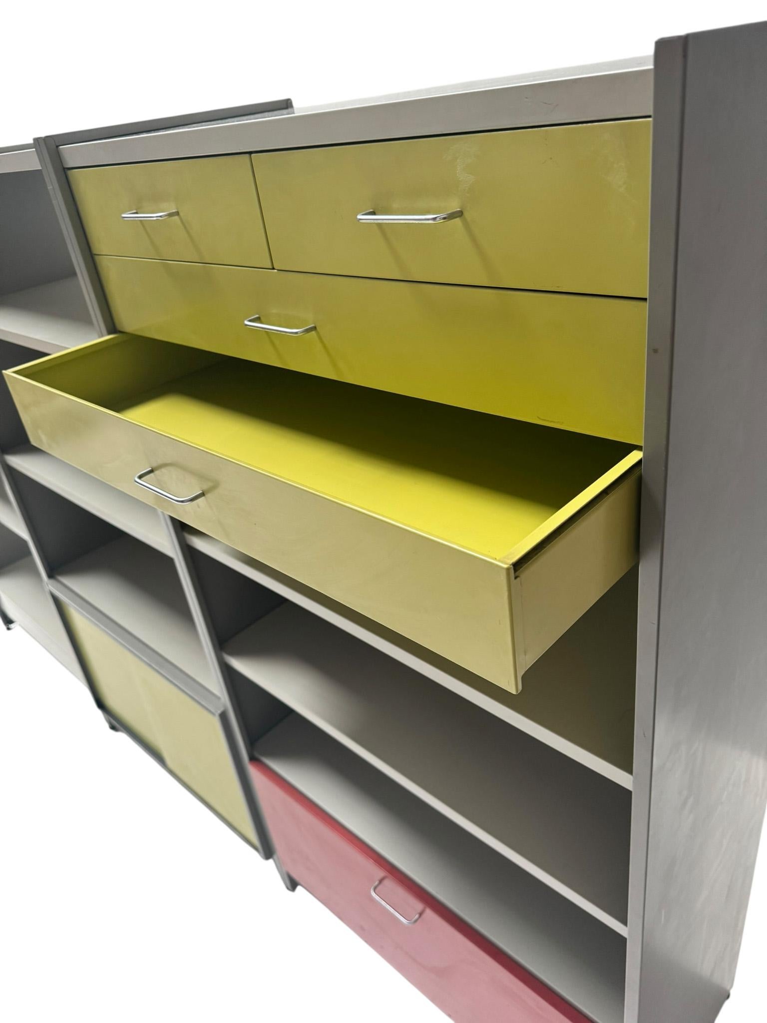 Mid-Century Modern Mehrfarbige 5600 Modulare Schrankwand von Cordemeyer für Gispen (Niederländisch) im Angebot
