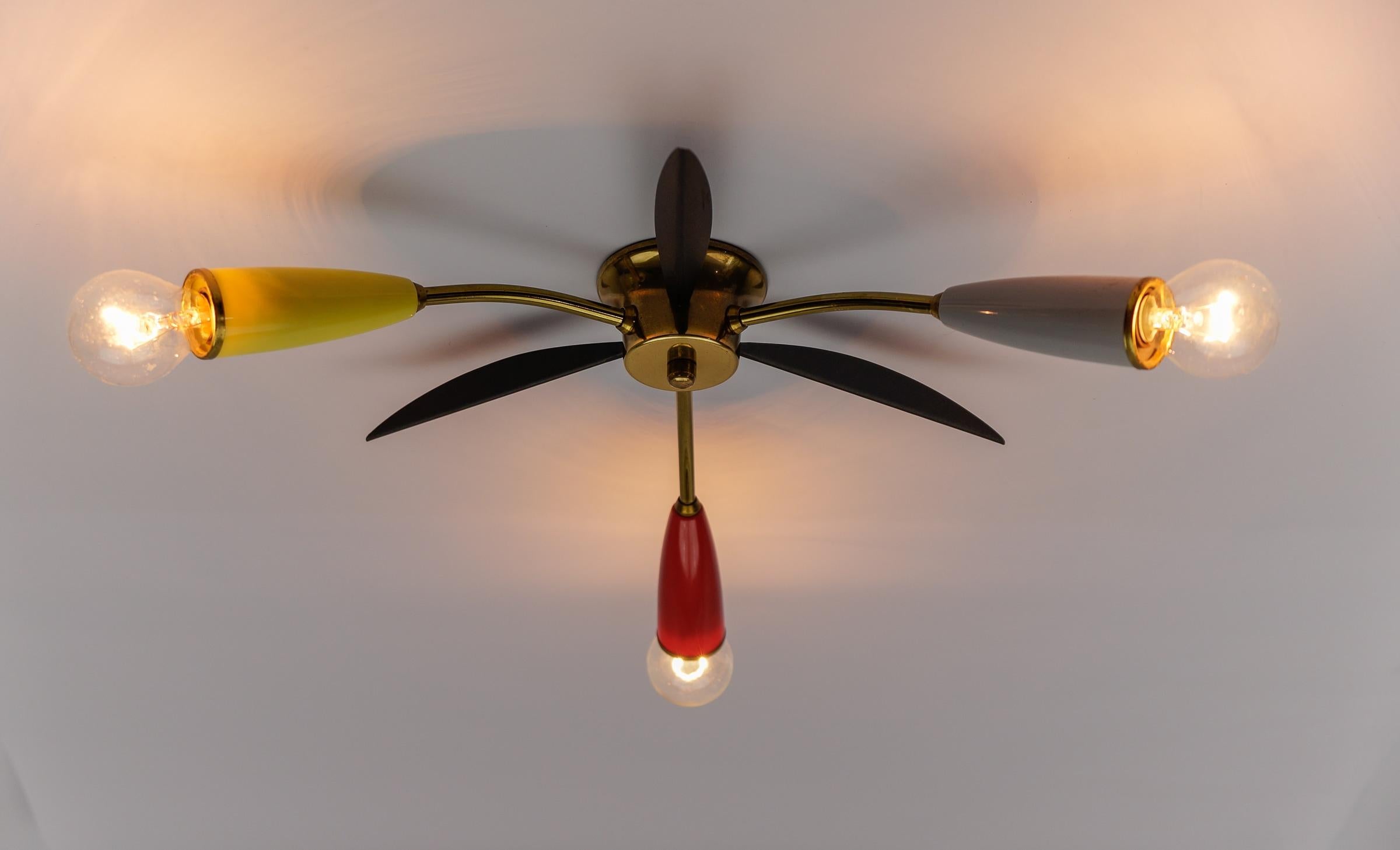 Mid-20th Century Mid-Century Modern multicolored 3-armed brass sputnik lamp, 1950s For Sale