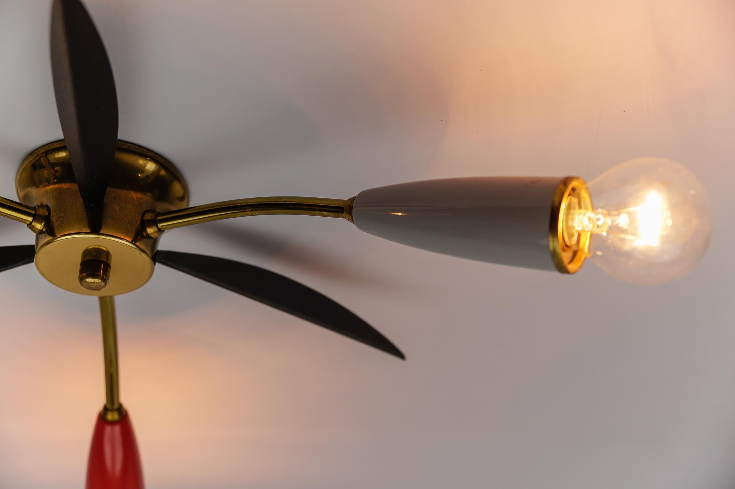 Mid-Century Modern multicolored 3-armed brass sputnik lamp, 1950s For Sale 1