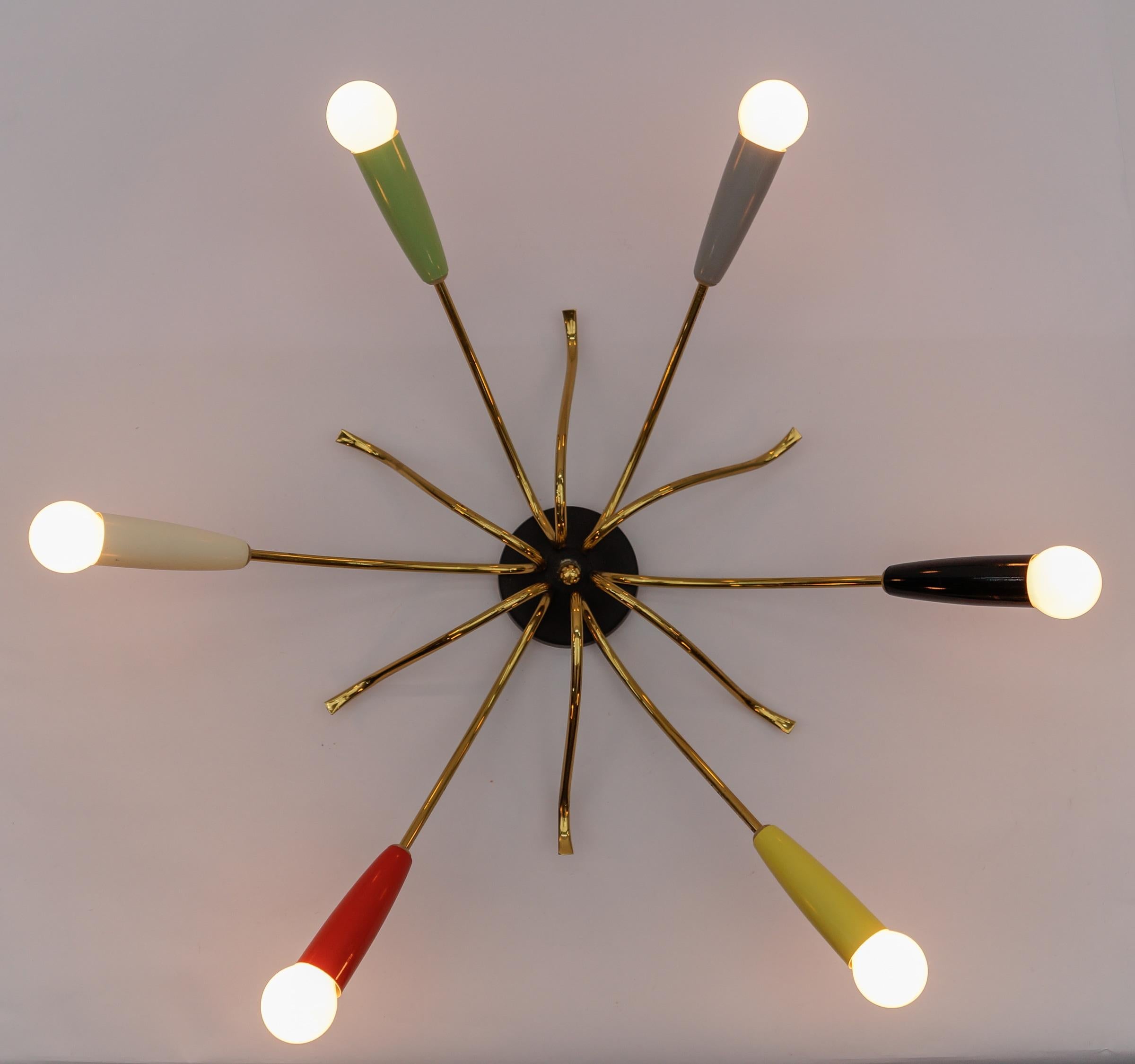 Lámpara sputnik de latón multicolor de 6 brazos, Moderna de mediados de siglo, años 50 en venta 3