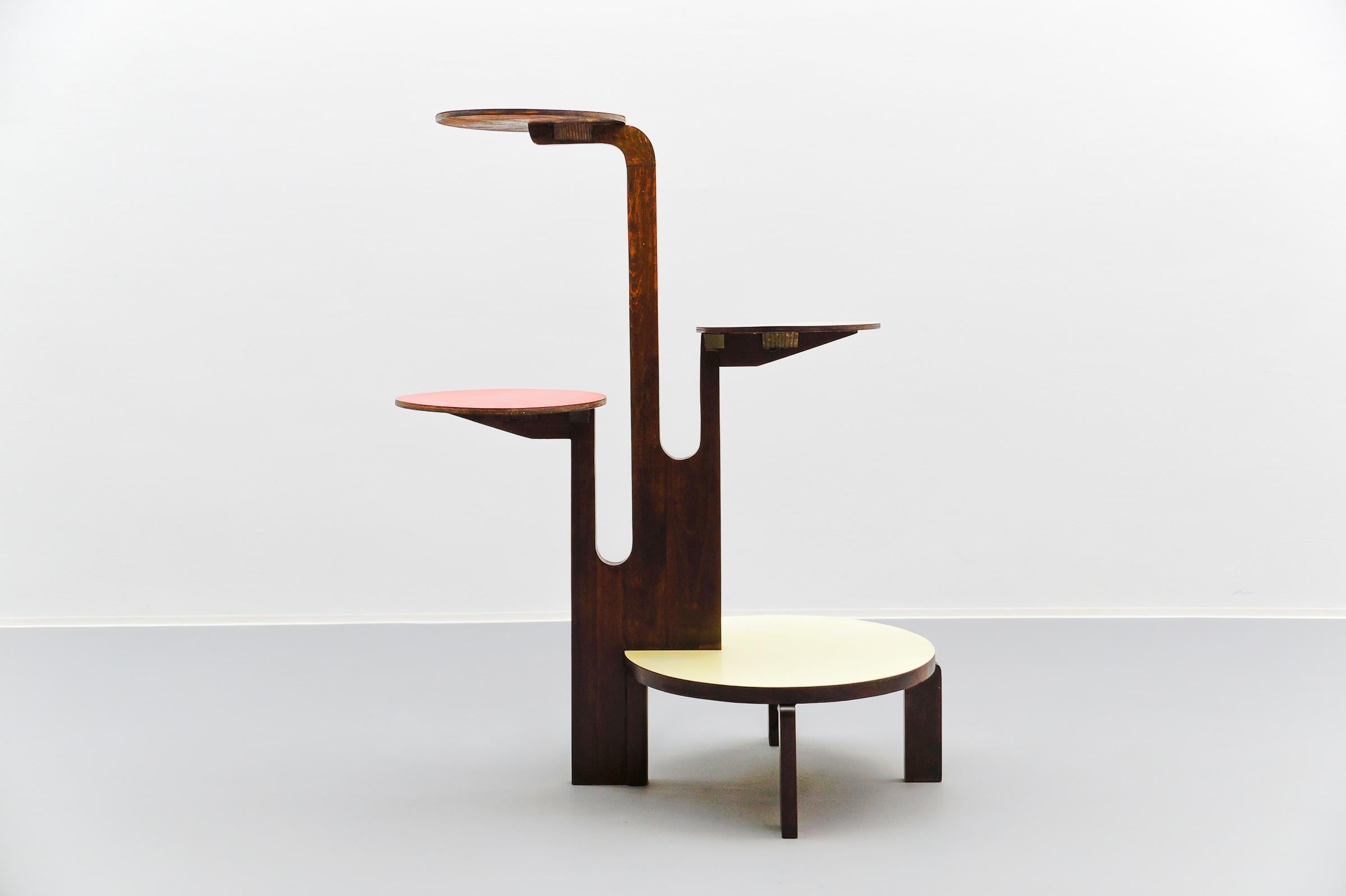 Portafiori in tubolare d'ottone di stile Mid-Century Modern, anni '50/'60.

Ottime condizioni, leggera usura dovuta all'uso.