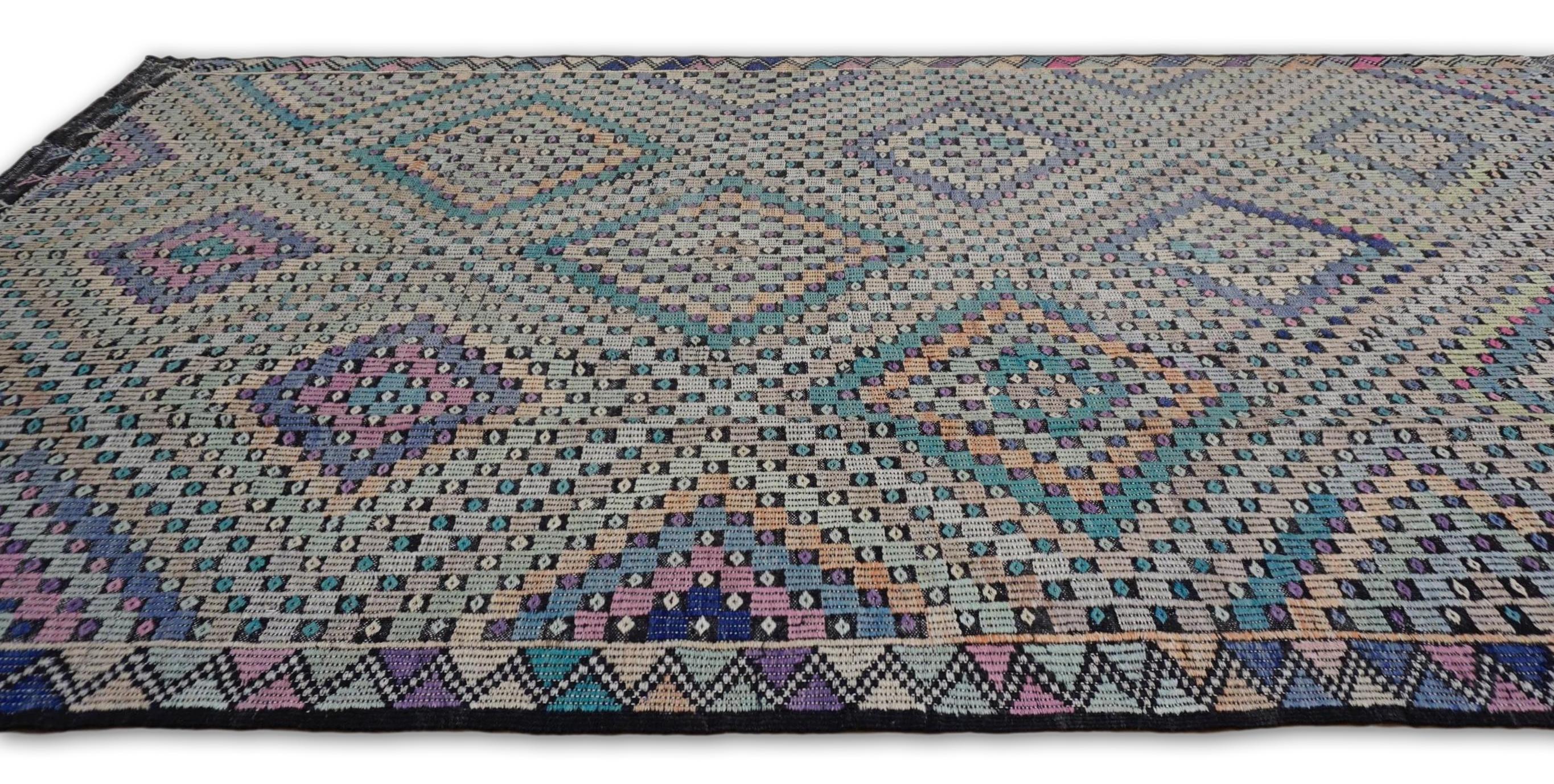 Kilim di lana geometrico multicolore di metà secolo moderno 6'4''x11'5'' In condizioni buone in vendita a Torrance, CA