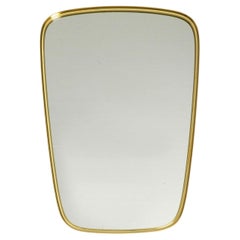 Mid Century Modern "Münchener Zierspiegel" Wandspiegel mit schwerem Messingrahmen